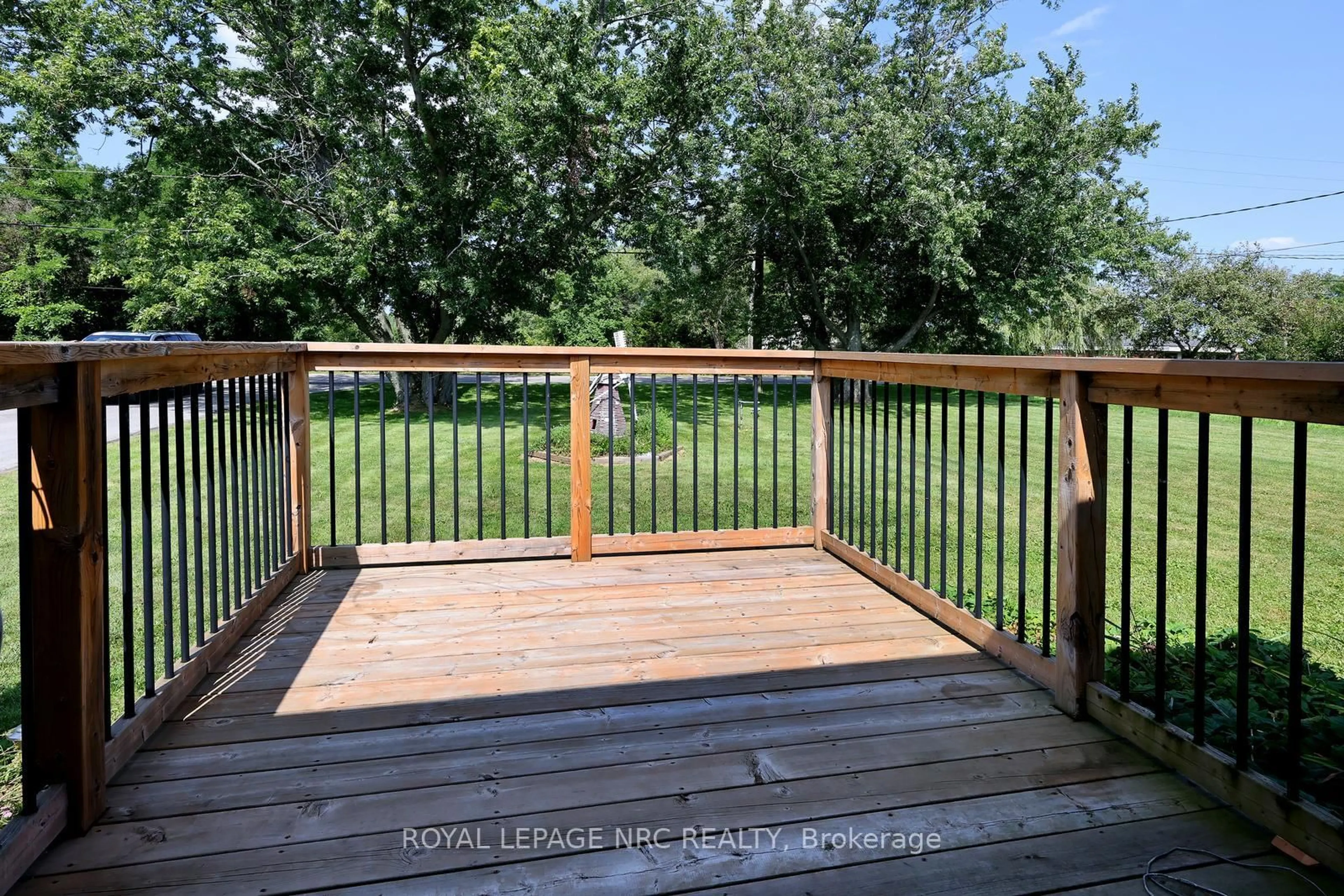 Patio, water/lake/river/ocean view for 513 Ridge Rd, Grimsby Ontario L3M 4E7