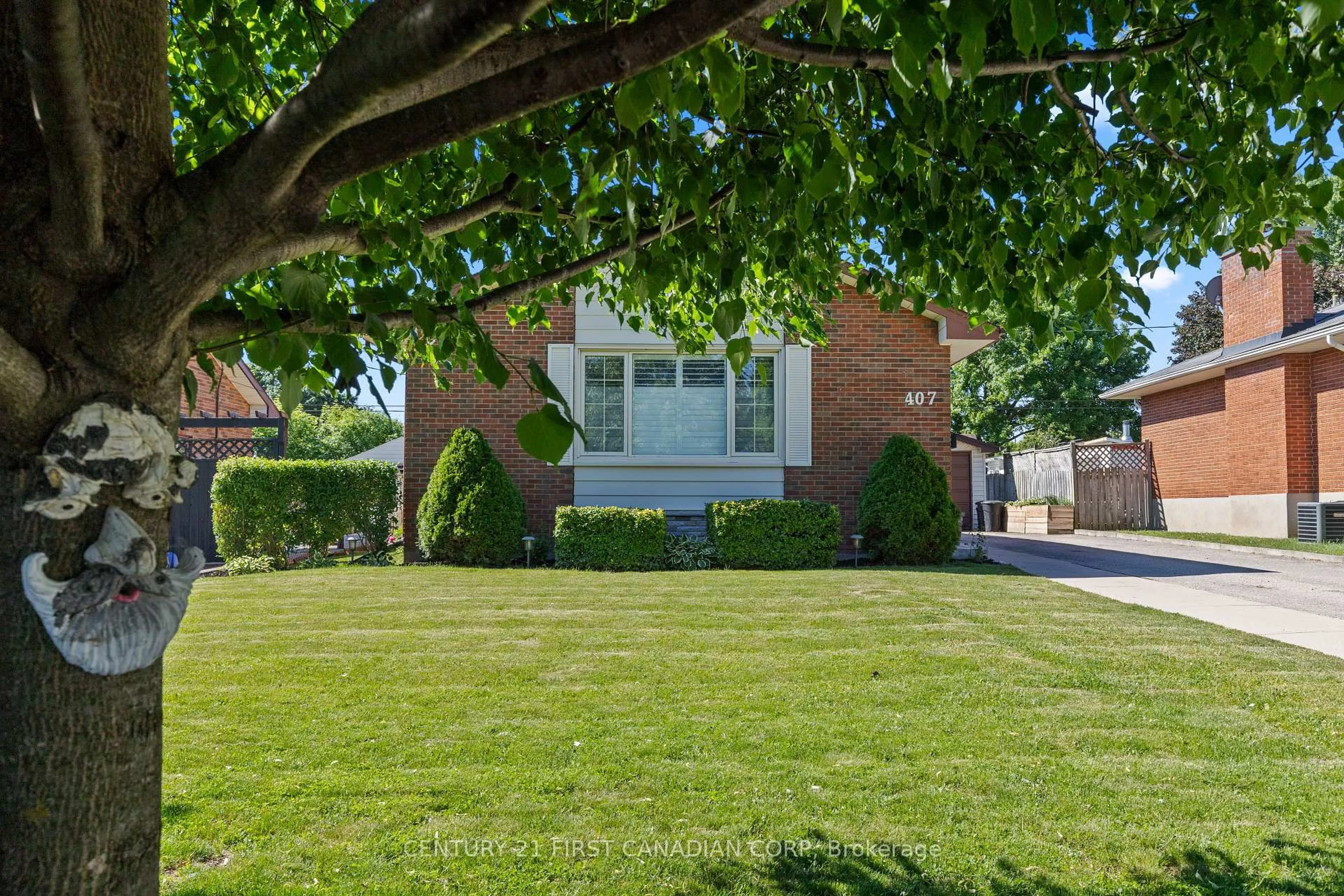 Home with brick exterior material, street for 407 Vermont Ave, London South Ontario N5Z 3E4