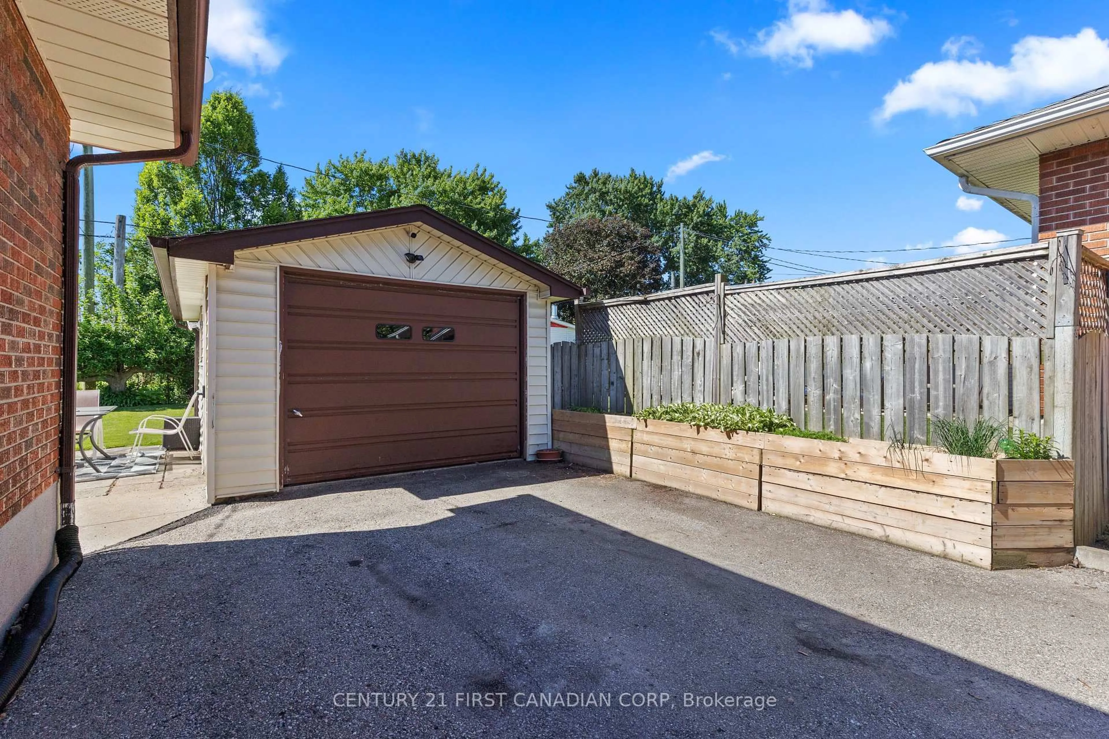 Unknown for 407 Vermont Ave, London South Ontario N5Z 3E4