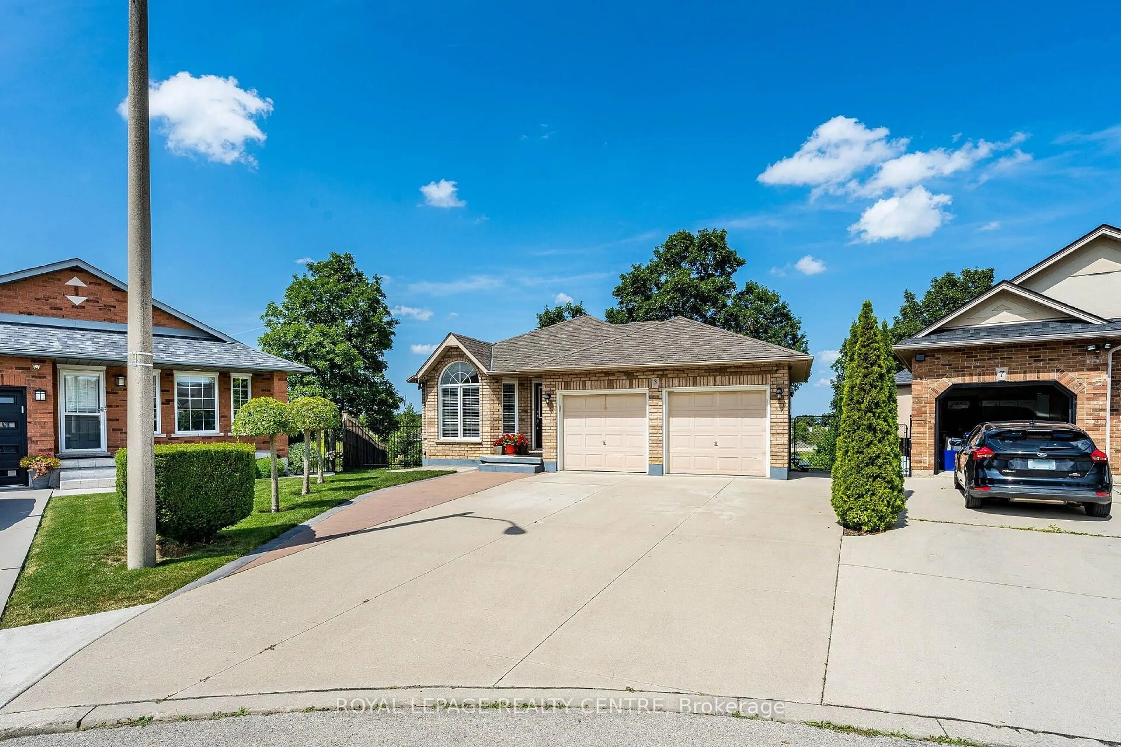 Unknown for 3 Vineberg Dr, Hamilton Ontario L9B 2P6