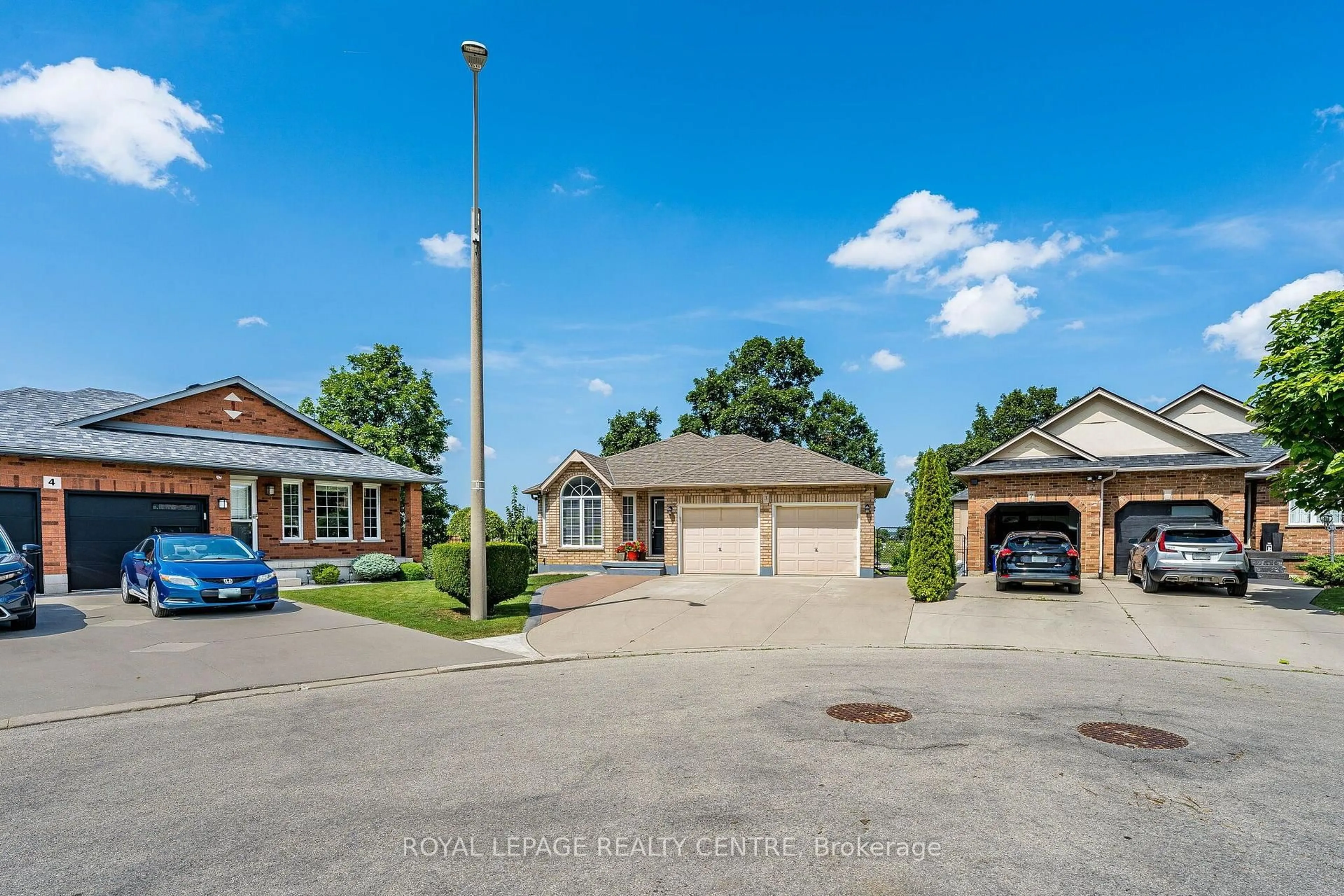A pic from outside/outdoor area/front of a property/back of a property/a pic from drone, street for 3 Vineberg Dr, Hamilton Ontario L9B 2P6