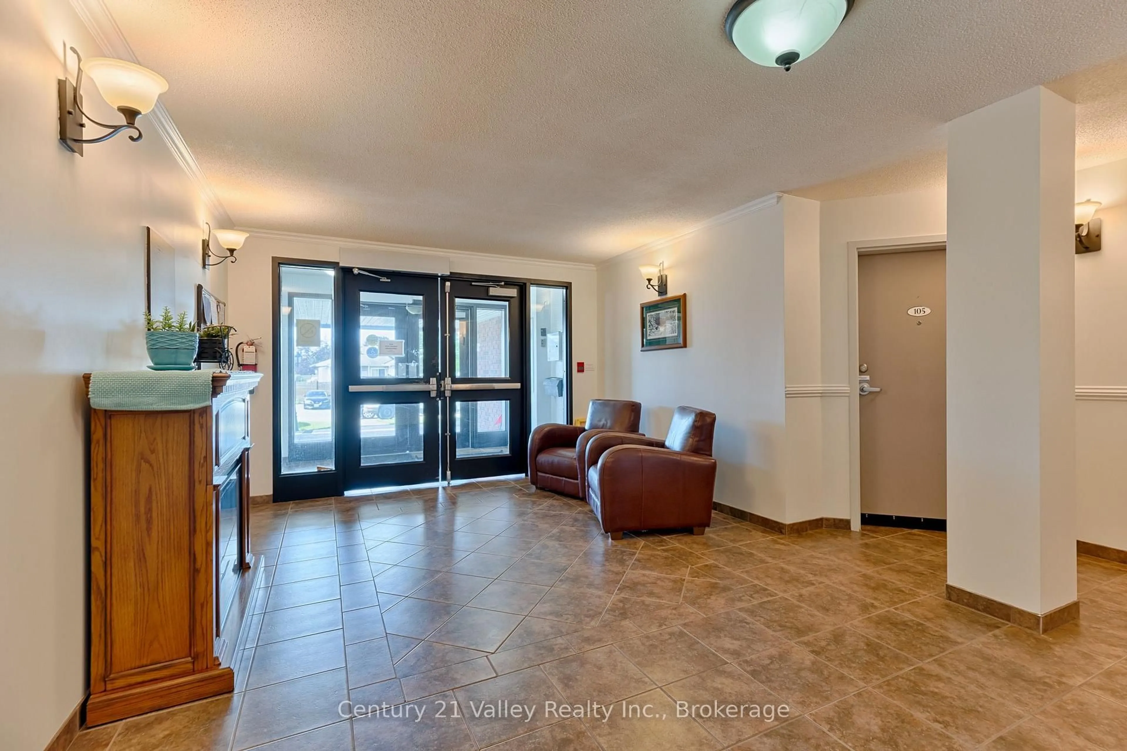 Indoor foyer for 16 Sheffield St #302, Arnprior Ontario K7S 0A2