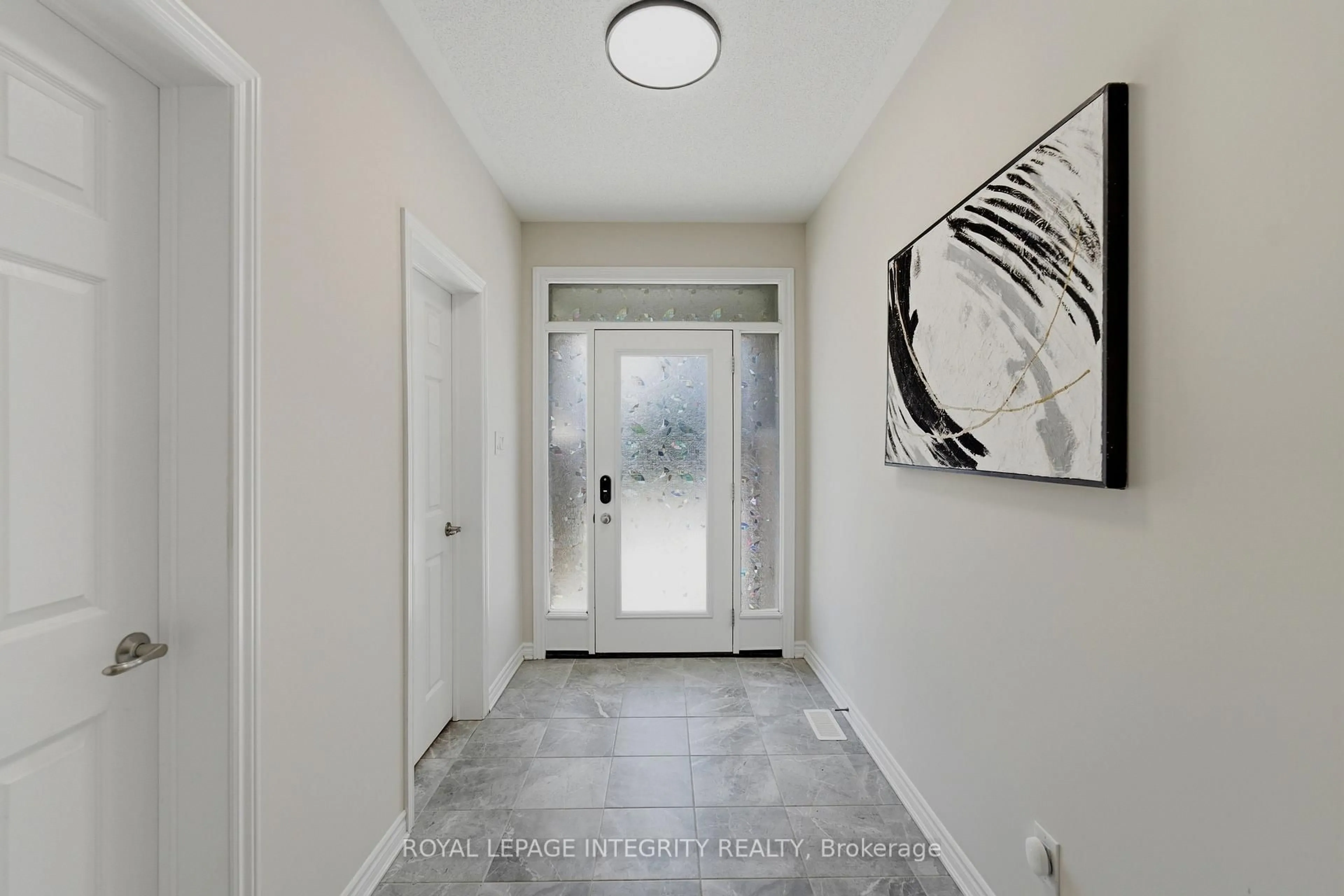 Indoor entryway for 414 Aphelion Cres, Ottawa Ontario K2J 6N6