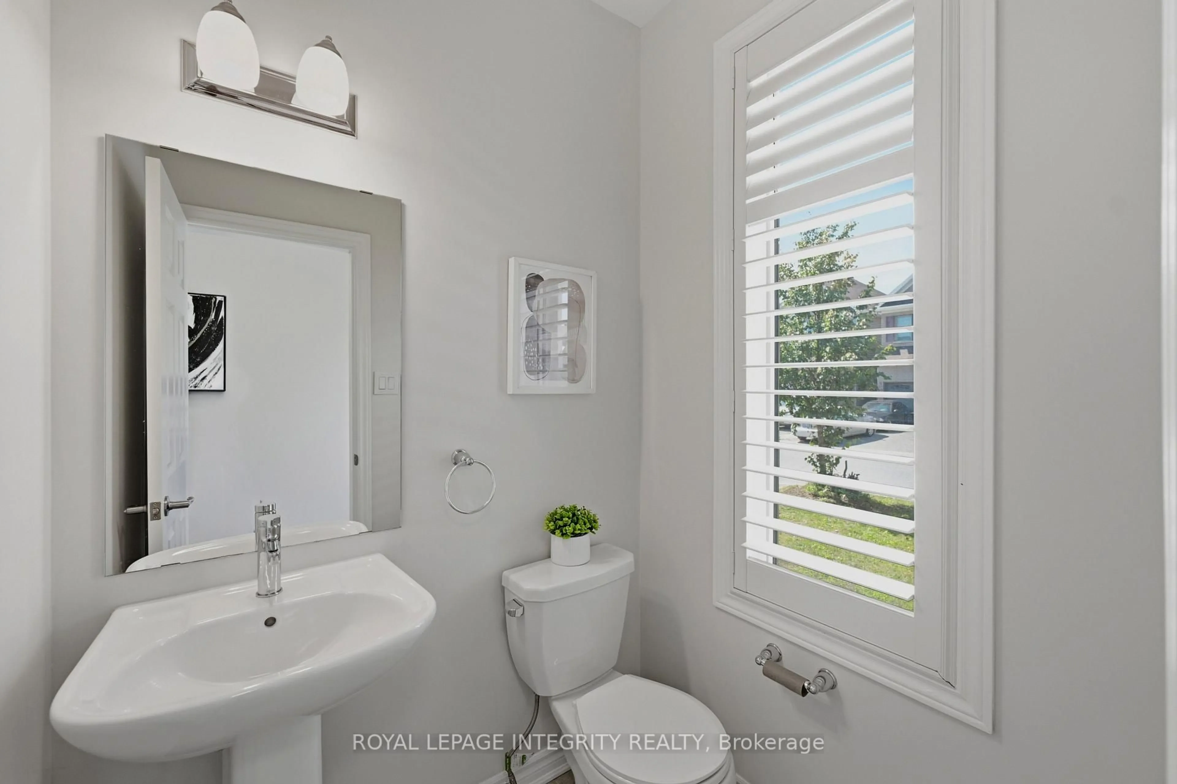 Standard bathroom, ceramic/tile floor for 414 Aphelion Cres, Ottawa Ontario K2J 6N6