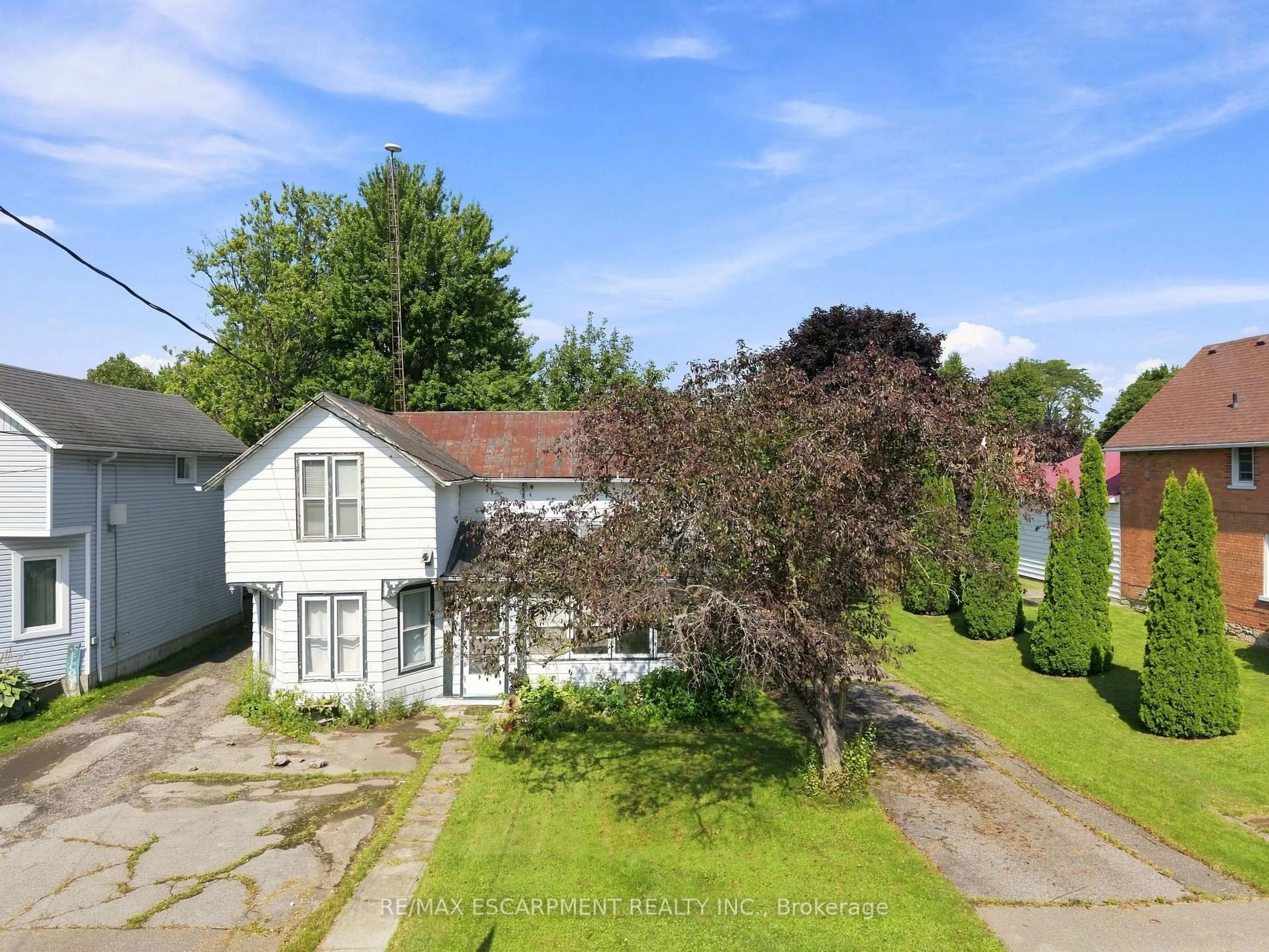 A pic from outside/outdoor area/front of a property/back of a property/a pic from drone, street for 2023 Main St, Haldimand Ontario N0A 1J0
