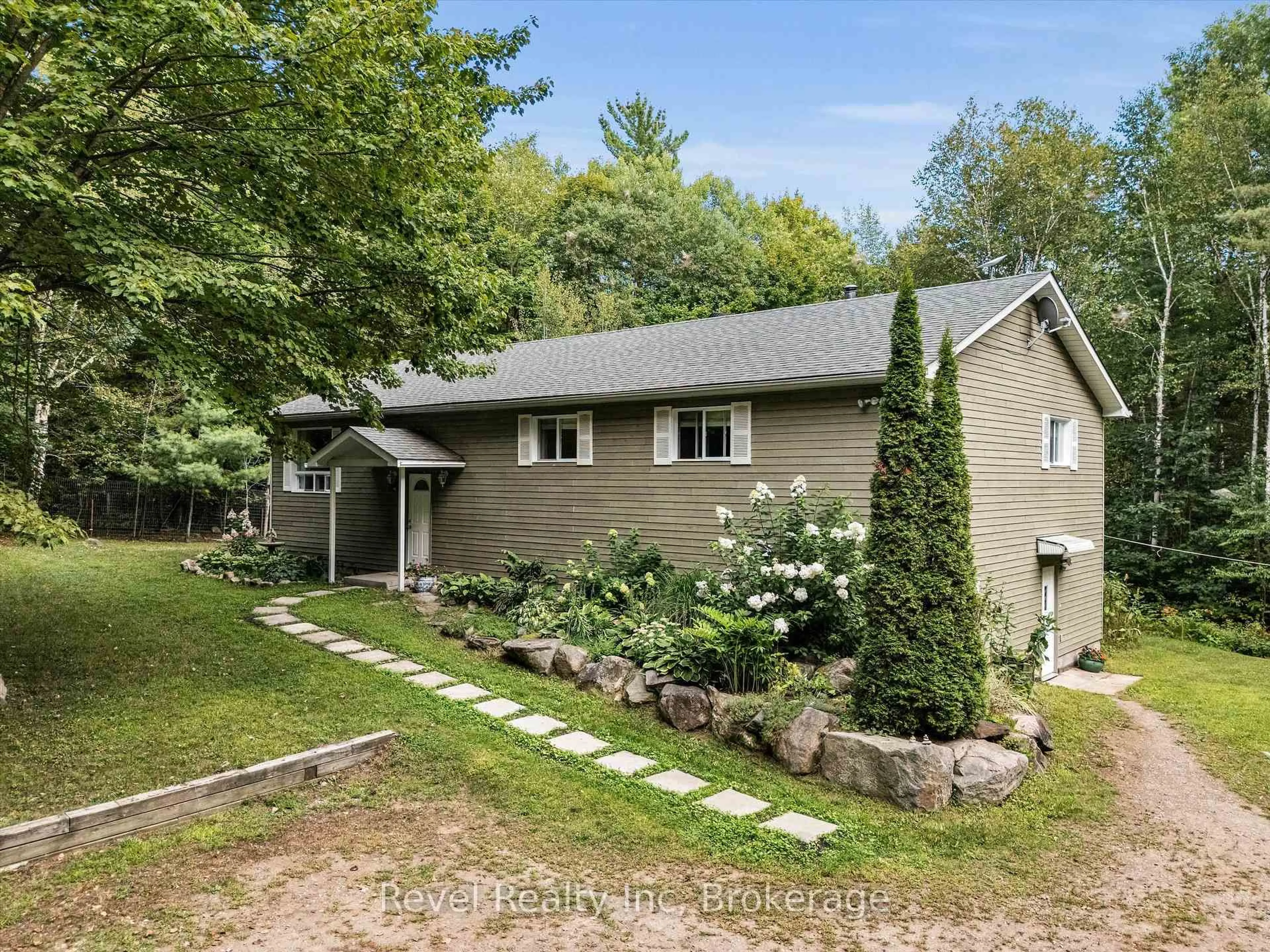 A pic from outside/outdoor area/front of a property/back of a property/a pic from drone, unknown for 1326 Echo Lake Rd, Lake of Bays Ontario P0B 1A0