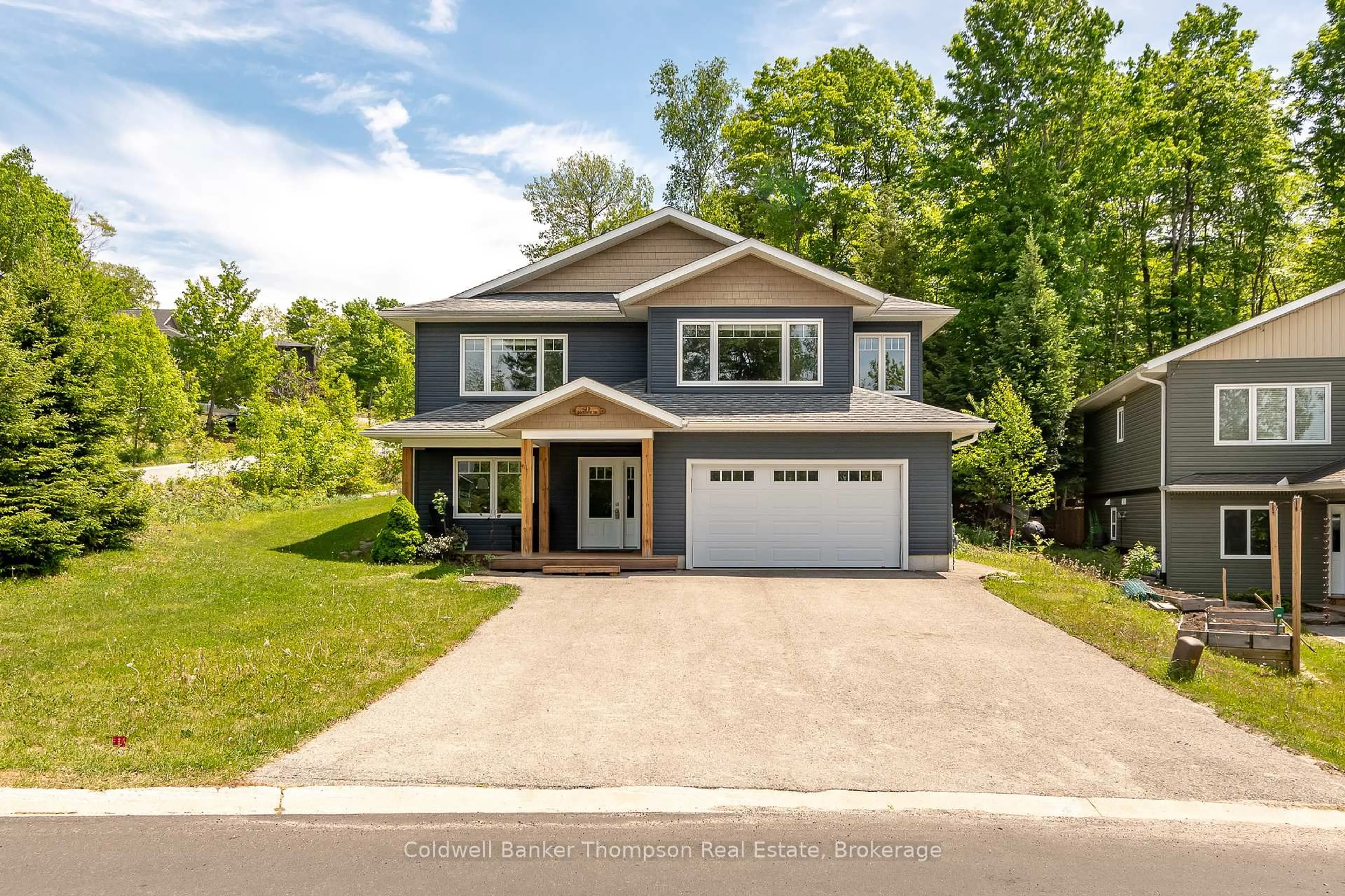 Home with vinyl exterior material, street for 20 Goodwin Dr, Huntsville Ontario P1H 2R3
