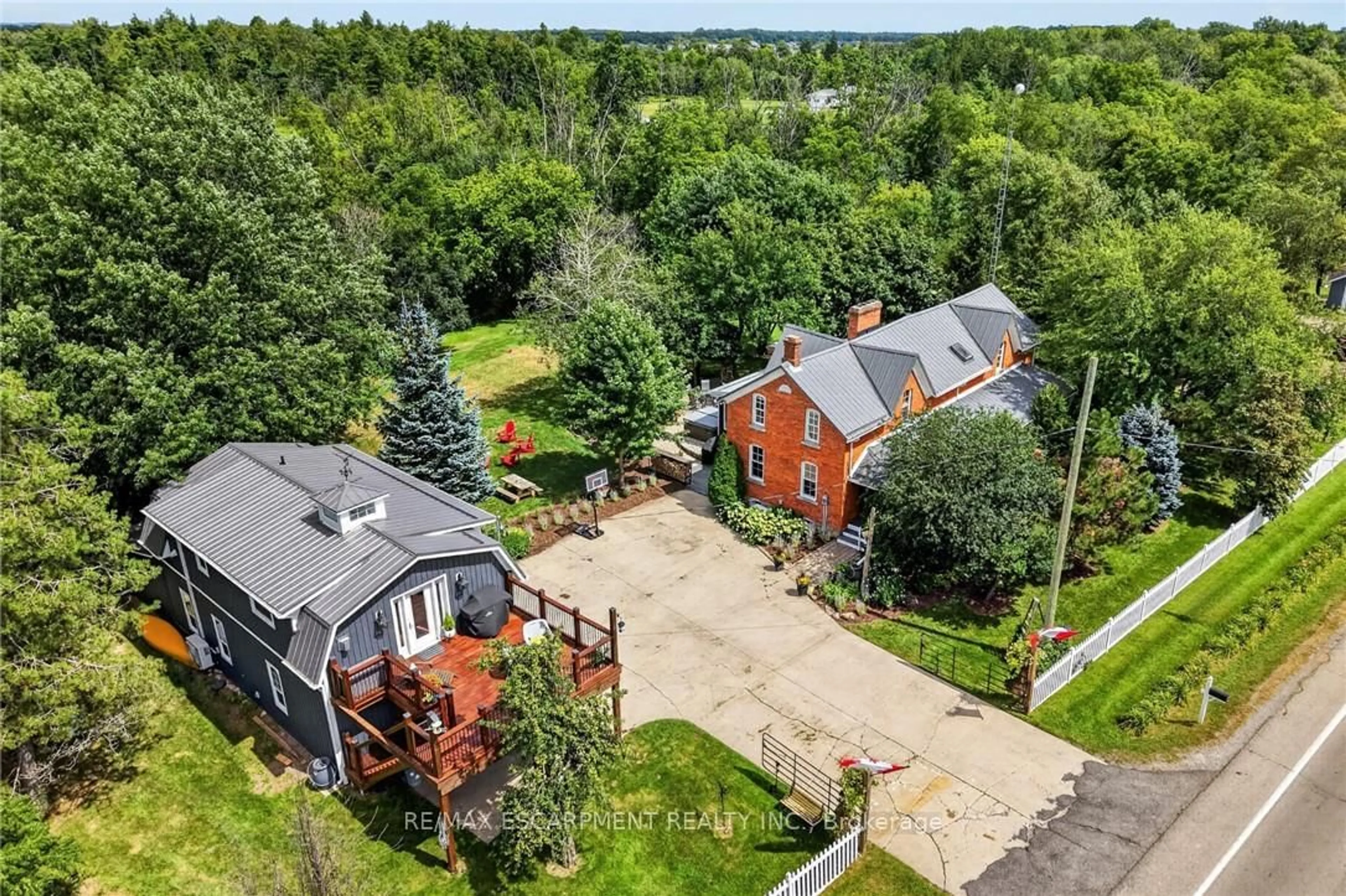 A pic from outside/outdoor area/front of a property/back of a property/a pic from drone, street for 72170 Regional Road 27, Wainfleet Ontario L0S 1C0