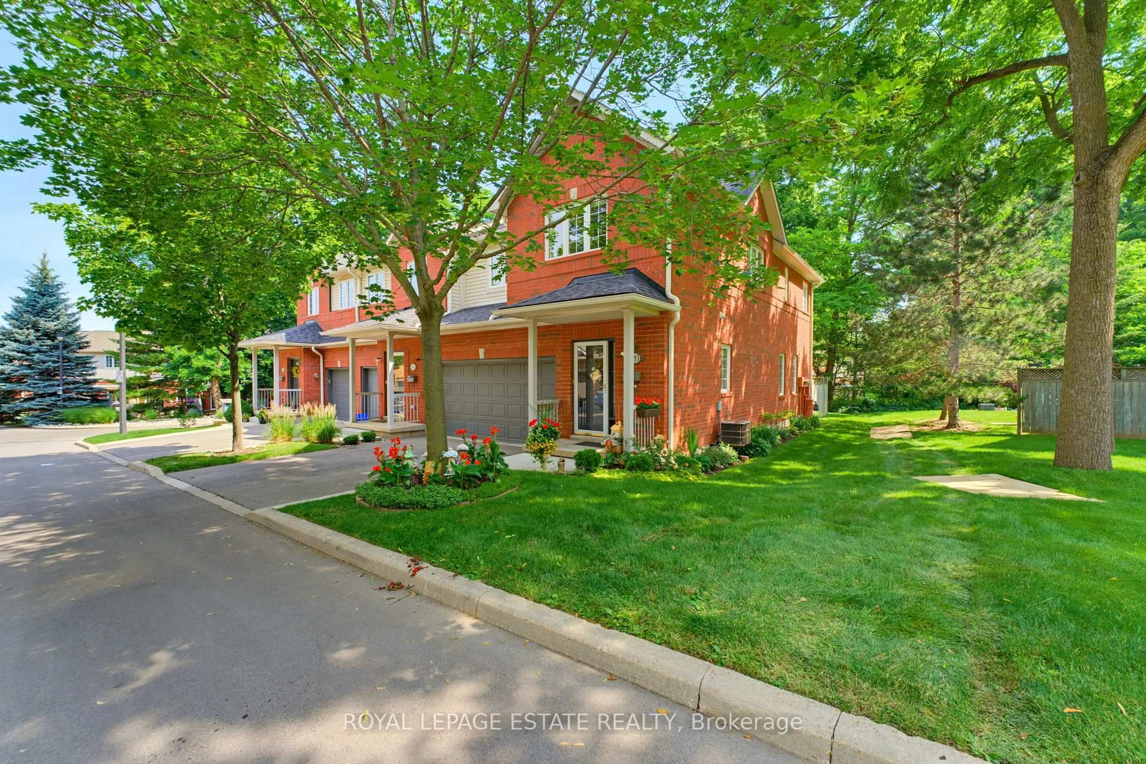 Home with brick exterior material, street for 120 Beddoe Dr #20, Hamilton Ontario L8P 4Z4