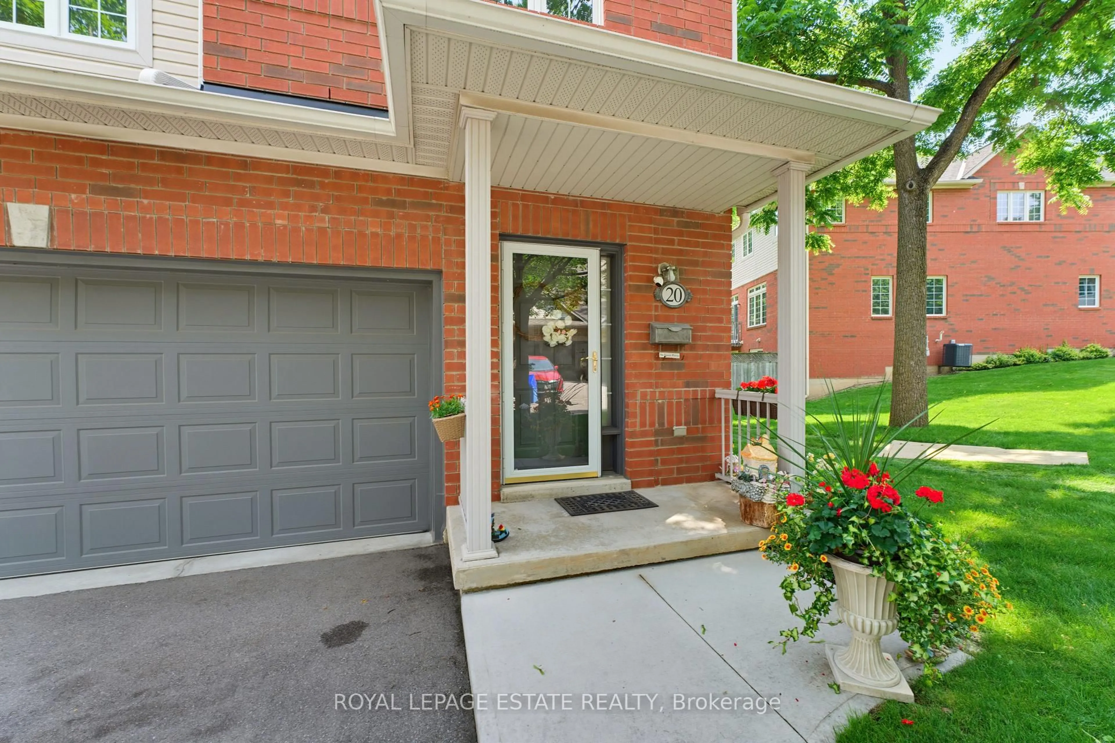 Home with brick exterior material, street for 120 Beddoe Dr #20, Hamilton Ontario L8P 4Z4