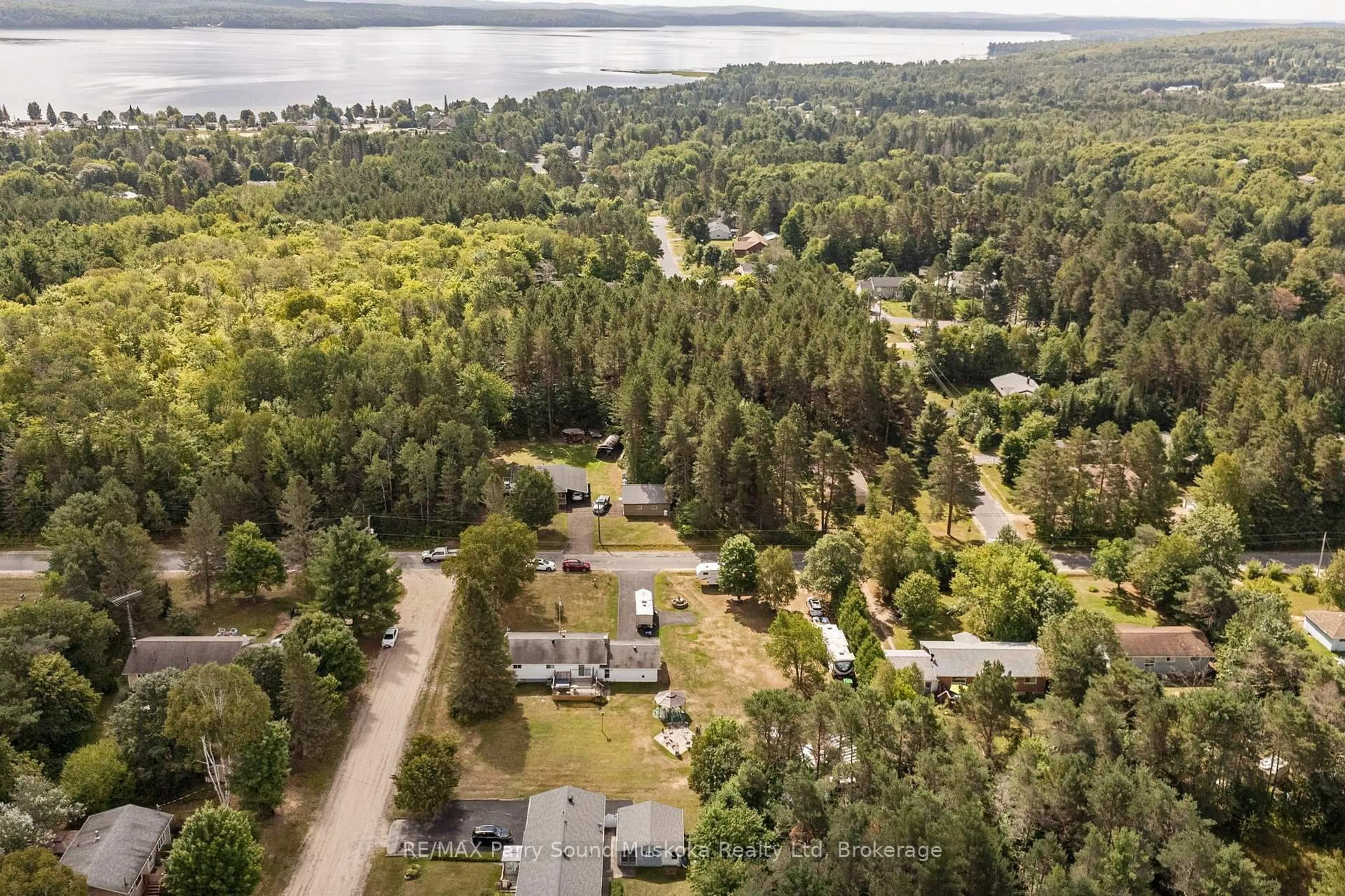 A pic from outside/outdoor area/front of a property/back of a property/a pic from drone, water/lake/river/ocean view for 440 High St, Sundridge Ontario P0A 1Z0