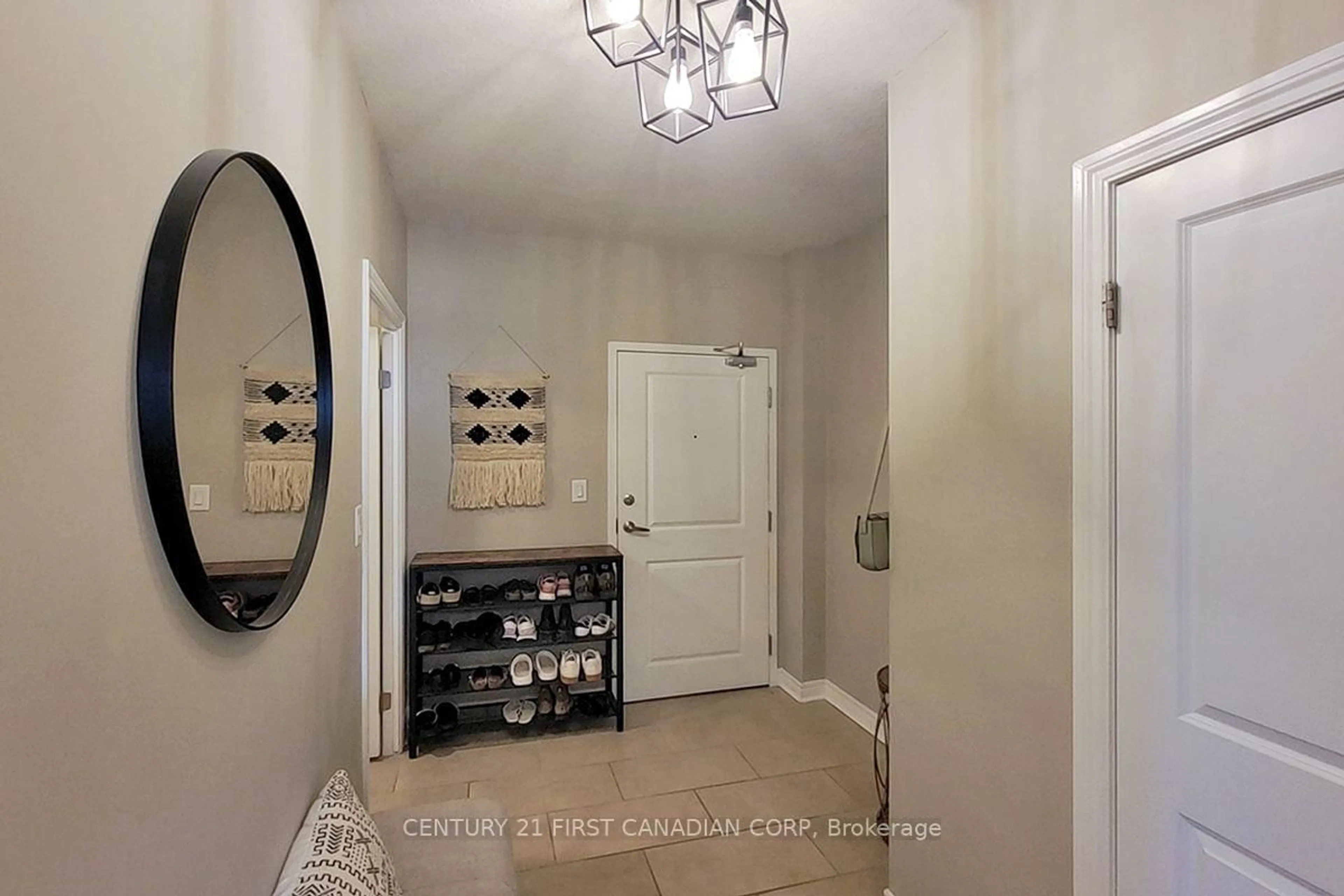 Indoor entryway for 330 RIDOUT St #809, London East Ontario N6A 0A7