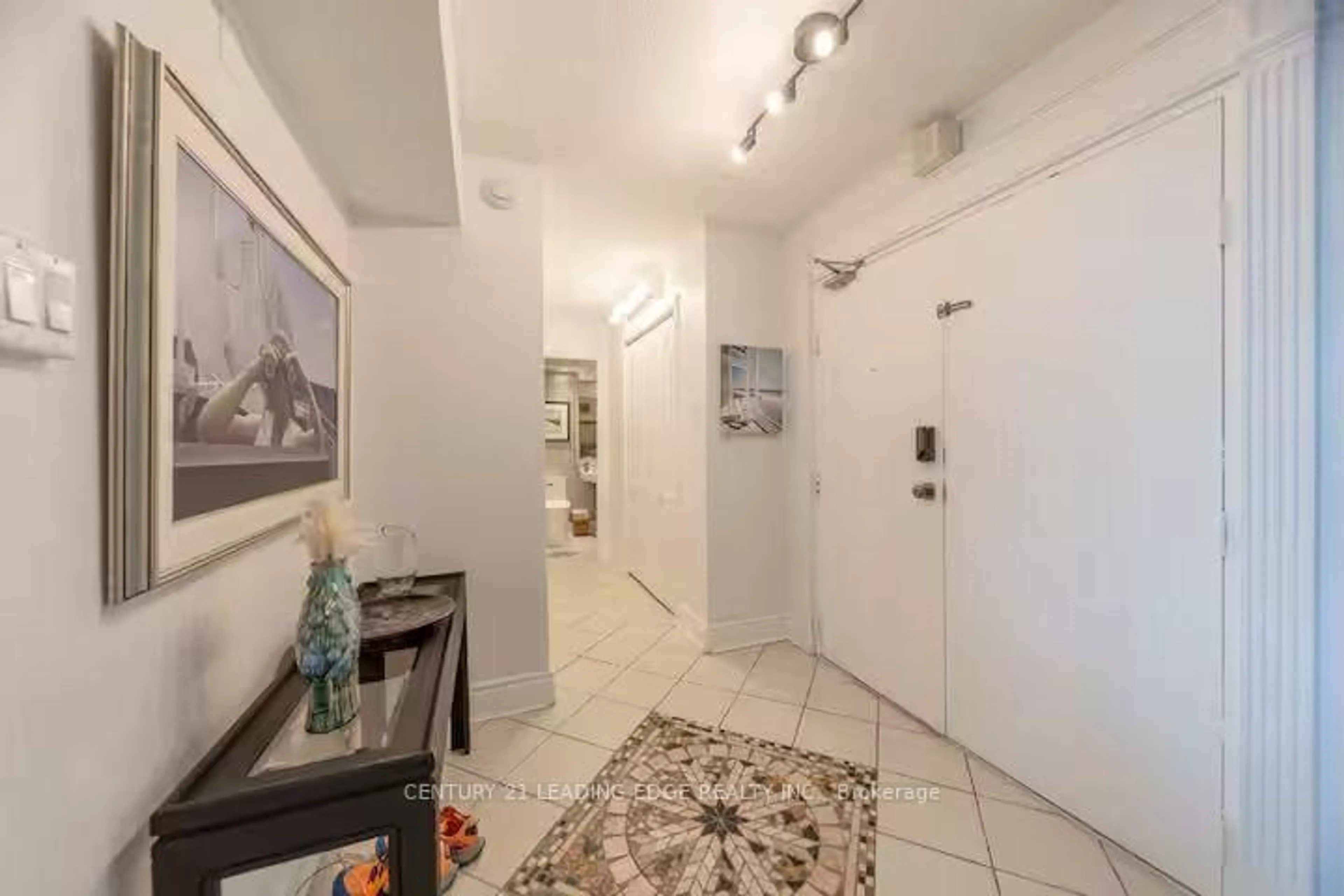 Indoor entryway for 380 King St #1805, London East Ontario N6B 3L6
