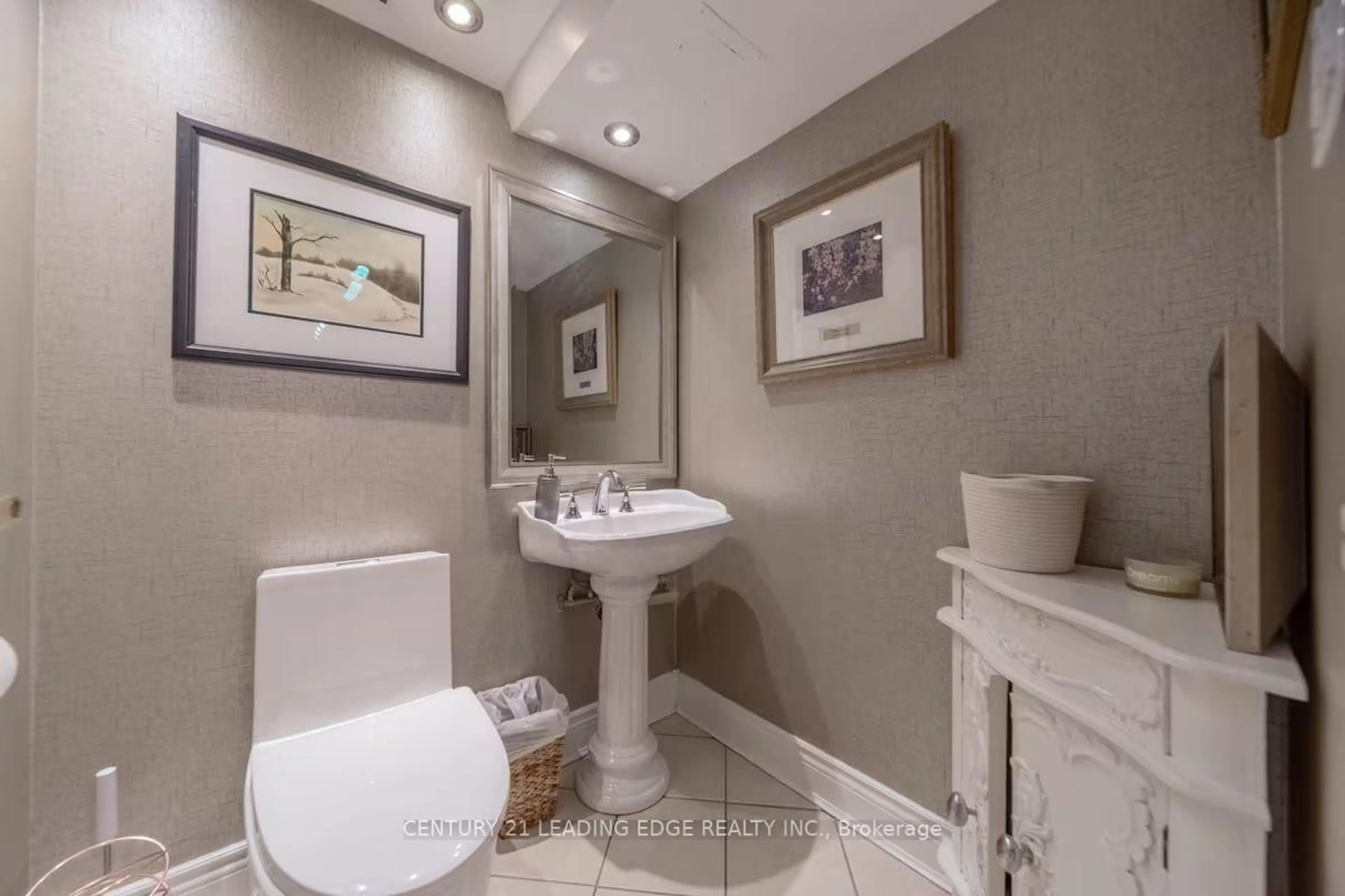 Standard bathroom, ceramic/tile floor for 380 King St #1805, London East Ontario N6B 3L6