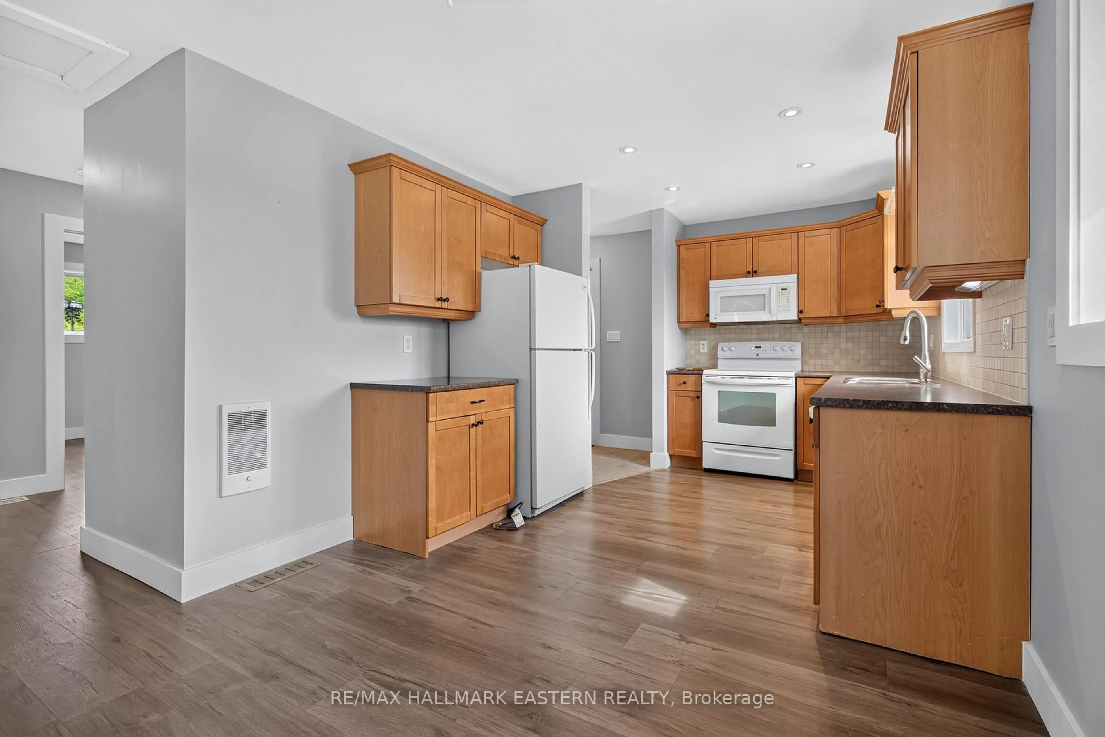 Standard kitchen, unknown for 219 North Indian Rd, Asphodel-Norwood Ontario K0L 1Y0