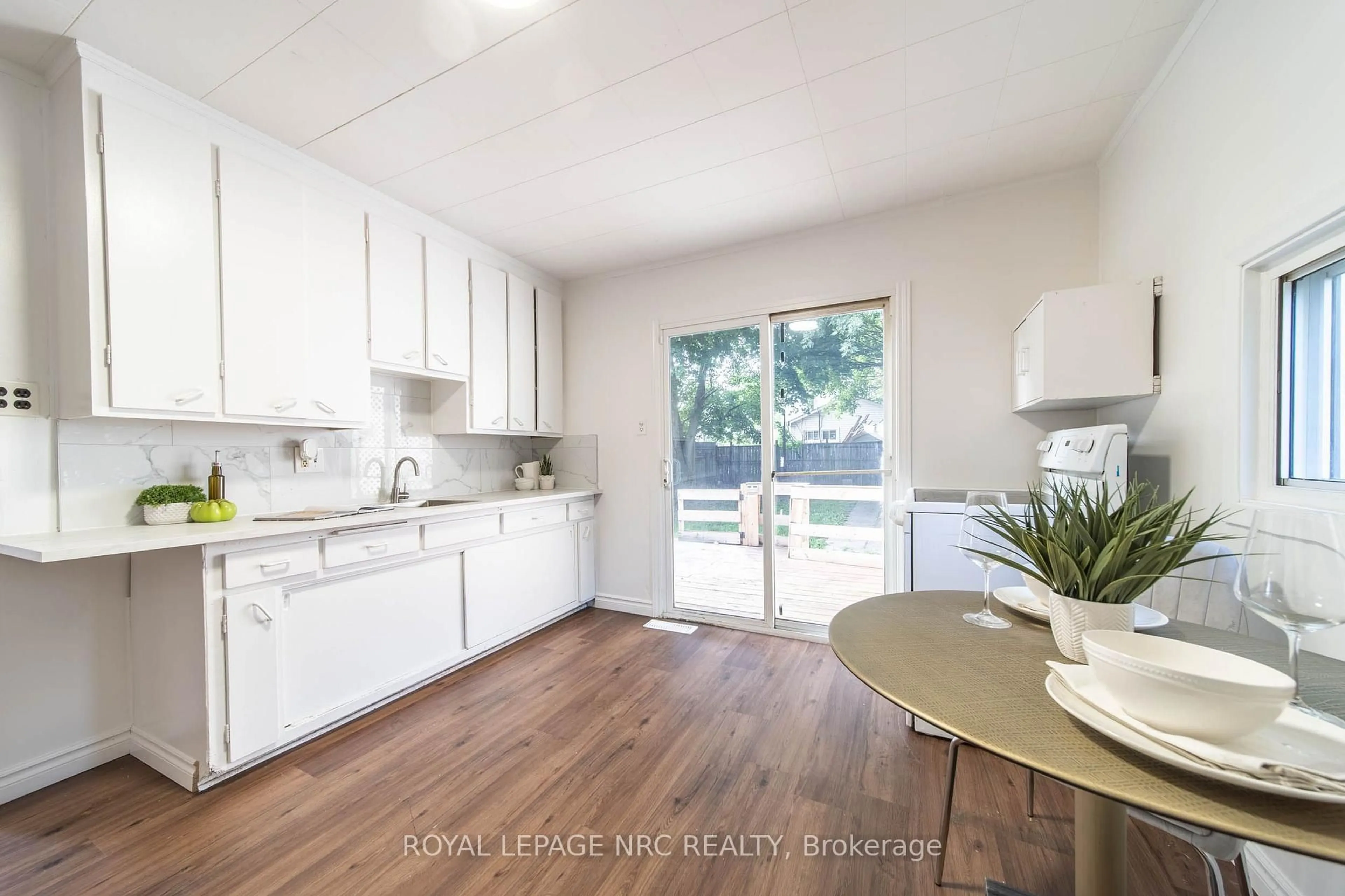 Open concept kitchen, unknown for 6255 Culp St, Niagara Falls Ontario L2G 2C2