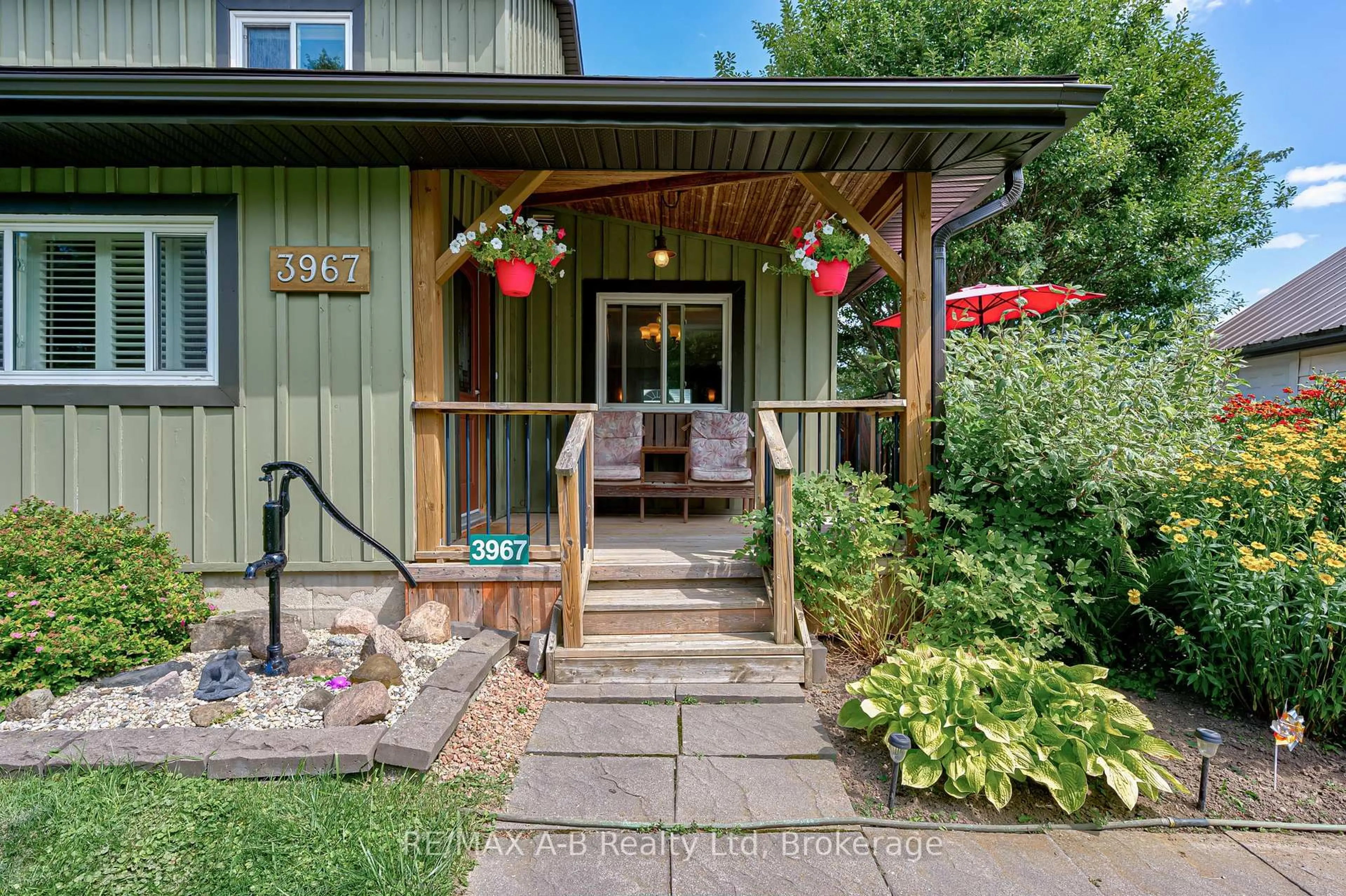 Indoor entryway for 3967 Milton St, Perth East Ontario N0B 2P0