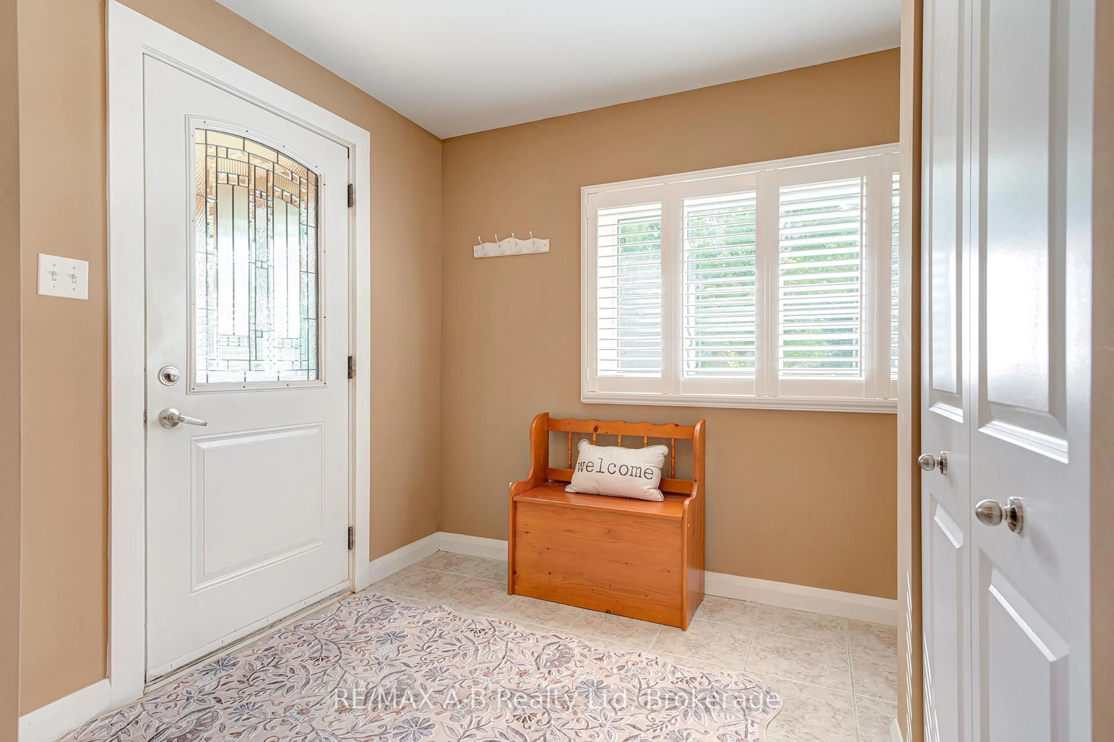 Indoor entryway for 3967 Milton St, Perth East Ontario N0B 2P0
