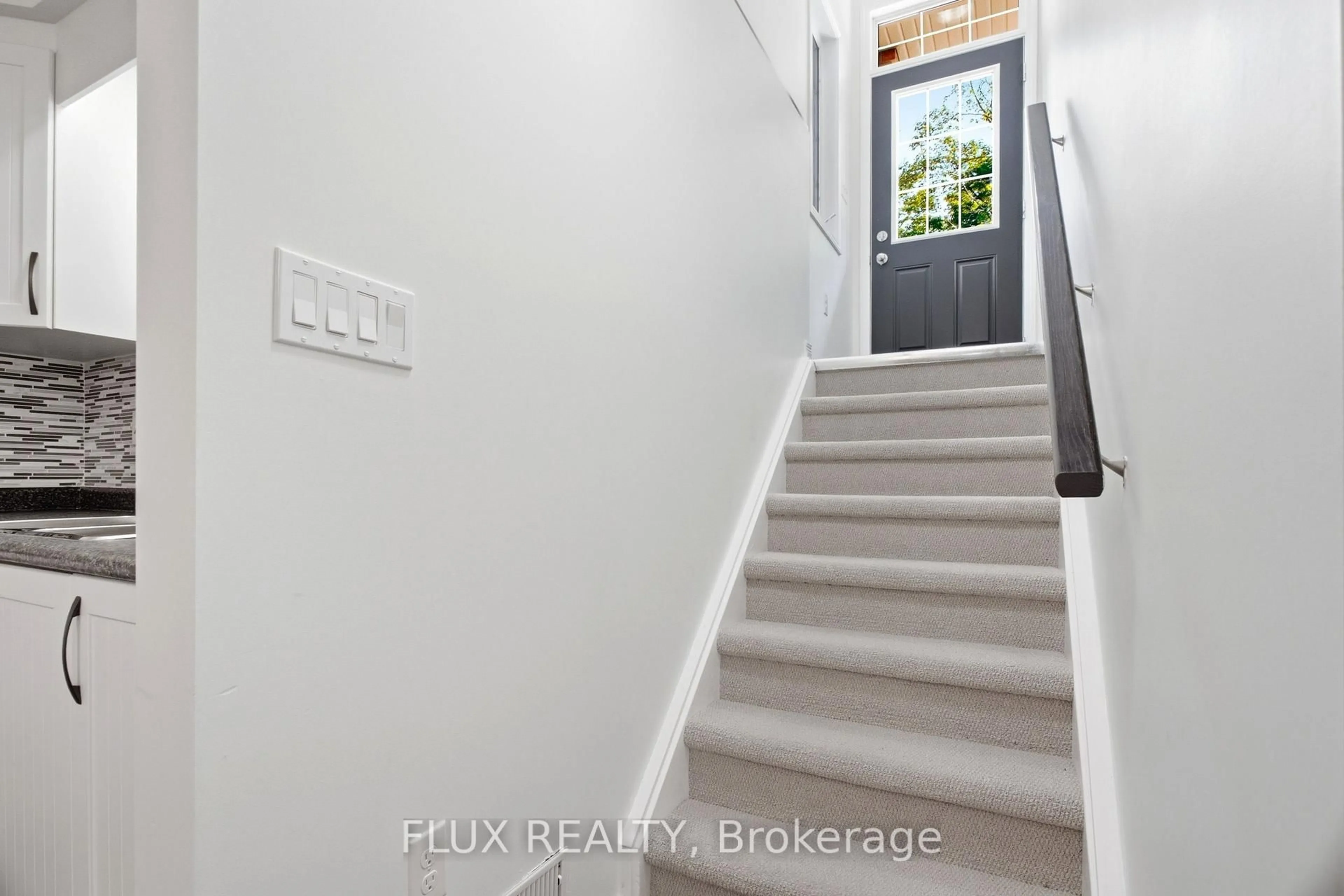 Indoor entryway for 1941 Ottawa St #D11, Kitchener Ontario N2E 0C2