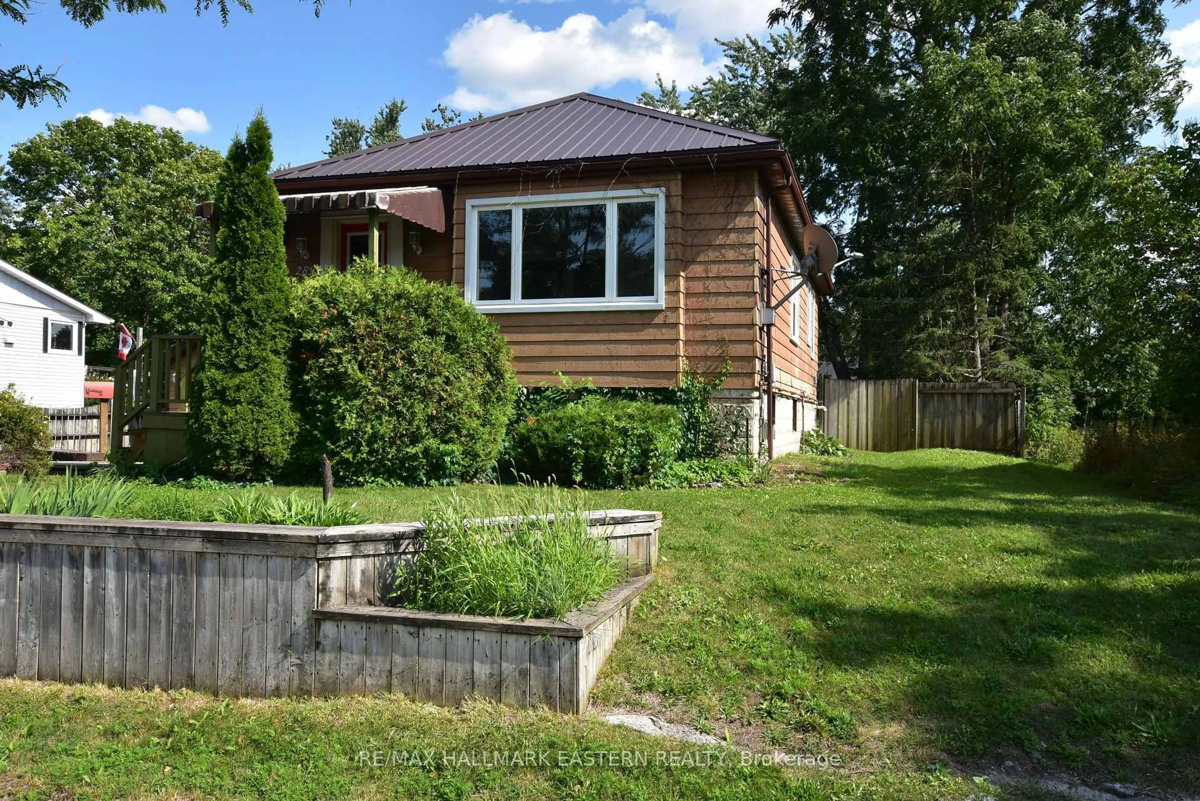 Unknown for 289 Bennet St, Peterborough Ontario K9H 5B8