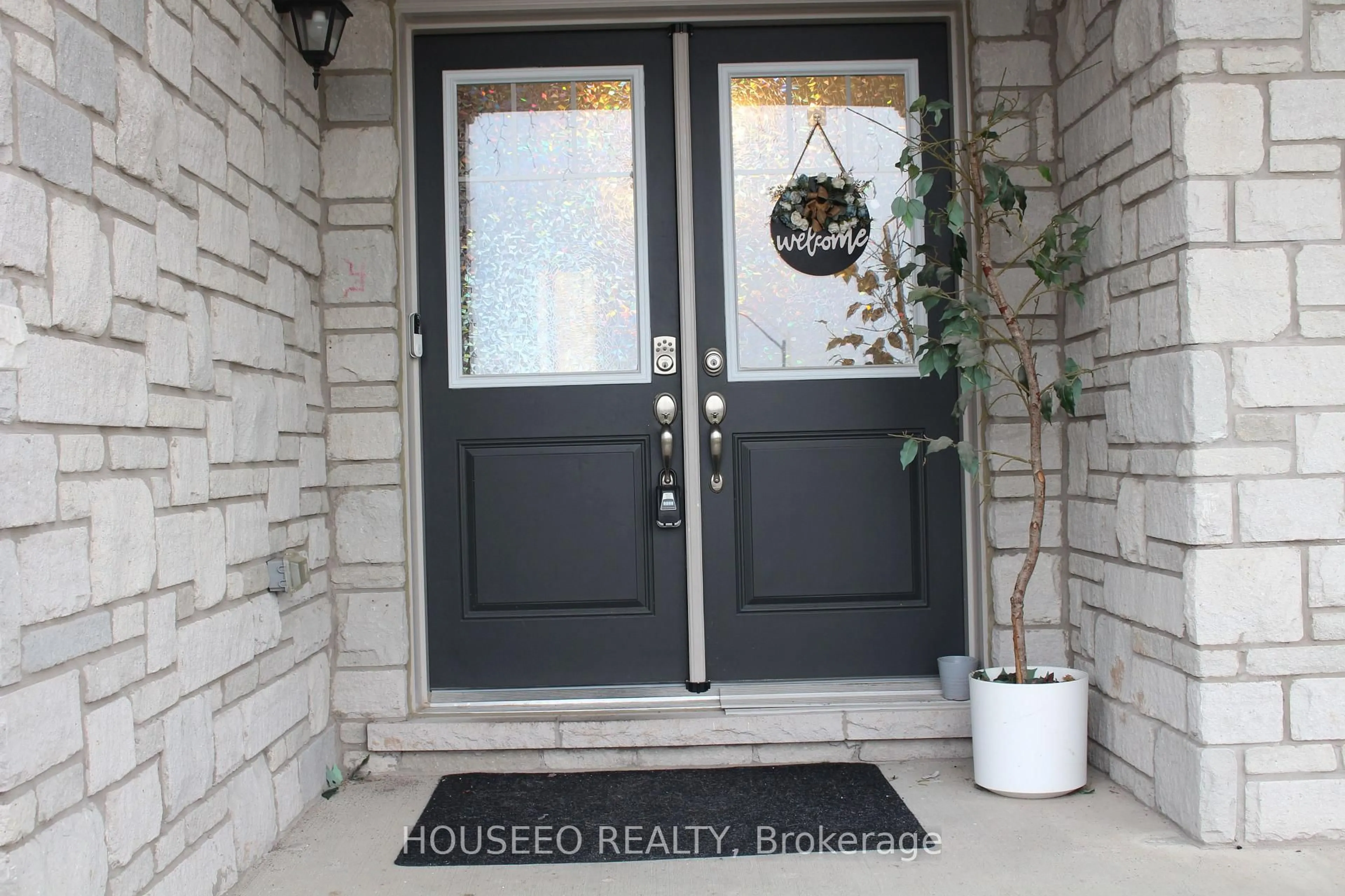 Indoor entryway for 58 Oriole Cres, Port Colborne Ontario L3K 6E2