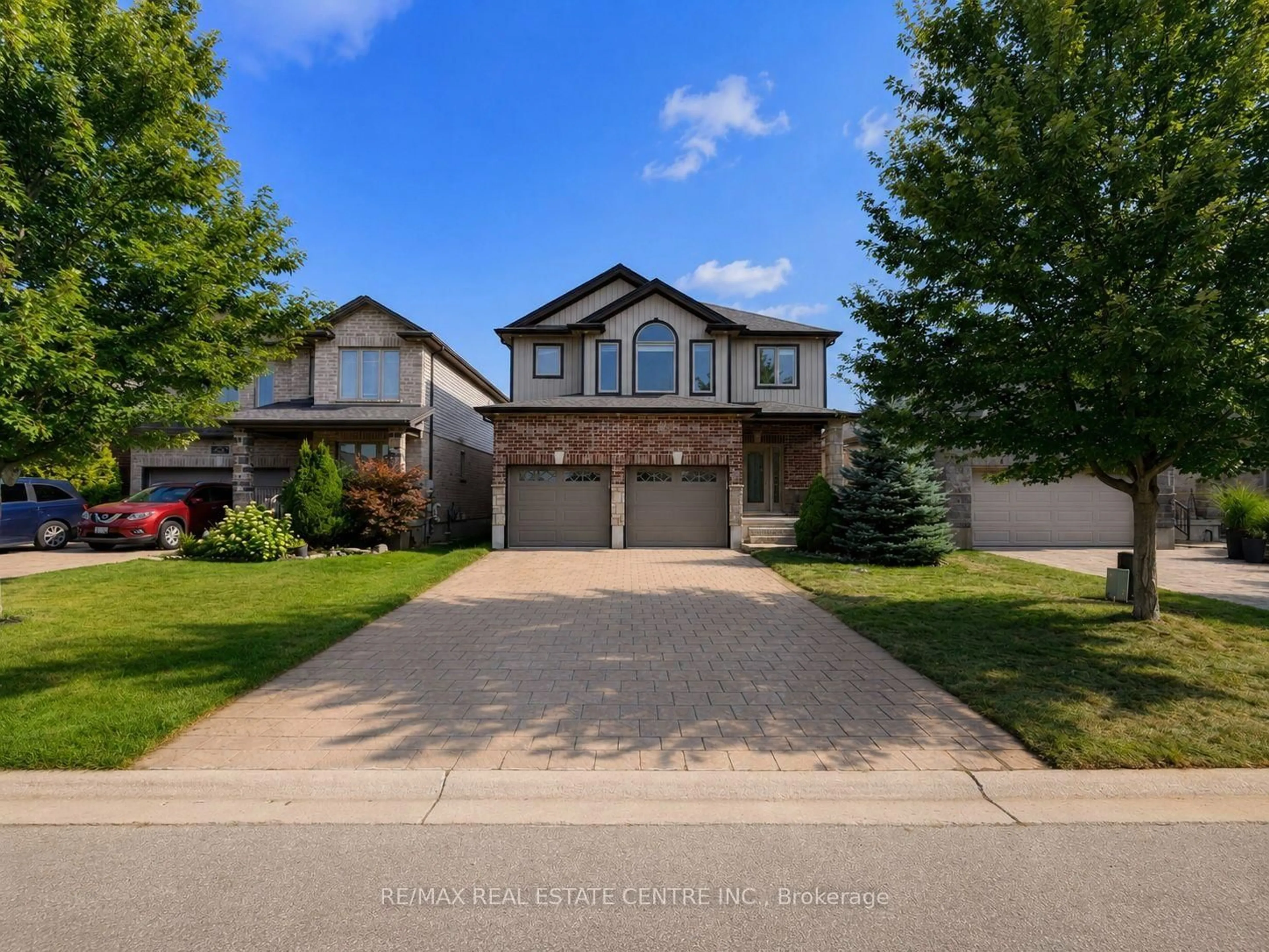 Home with vinyl exterior material, street for 1029 Moy Cres, London North Ontario N6G 0B5