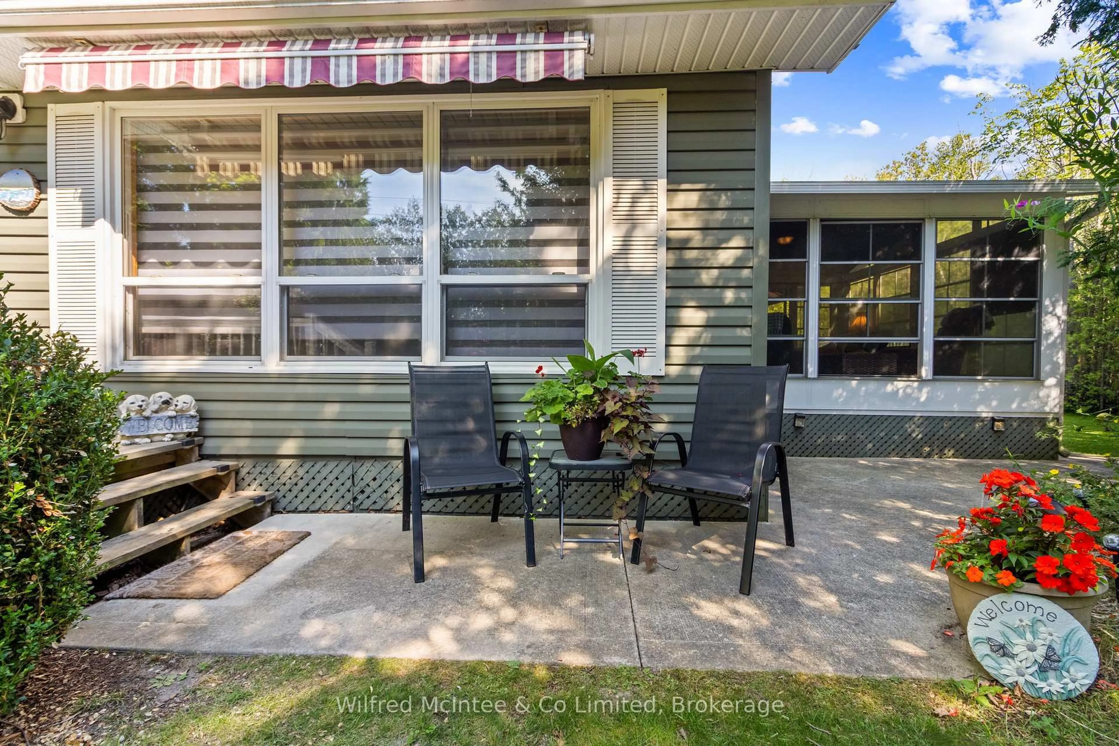 Patio, street for 32 MOHAWK Dr, Native Leased Lands Ontario N0H 2L0