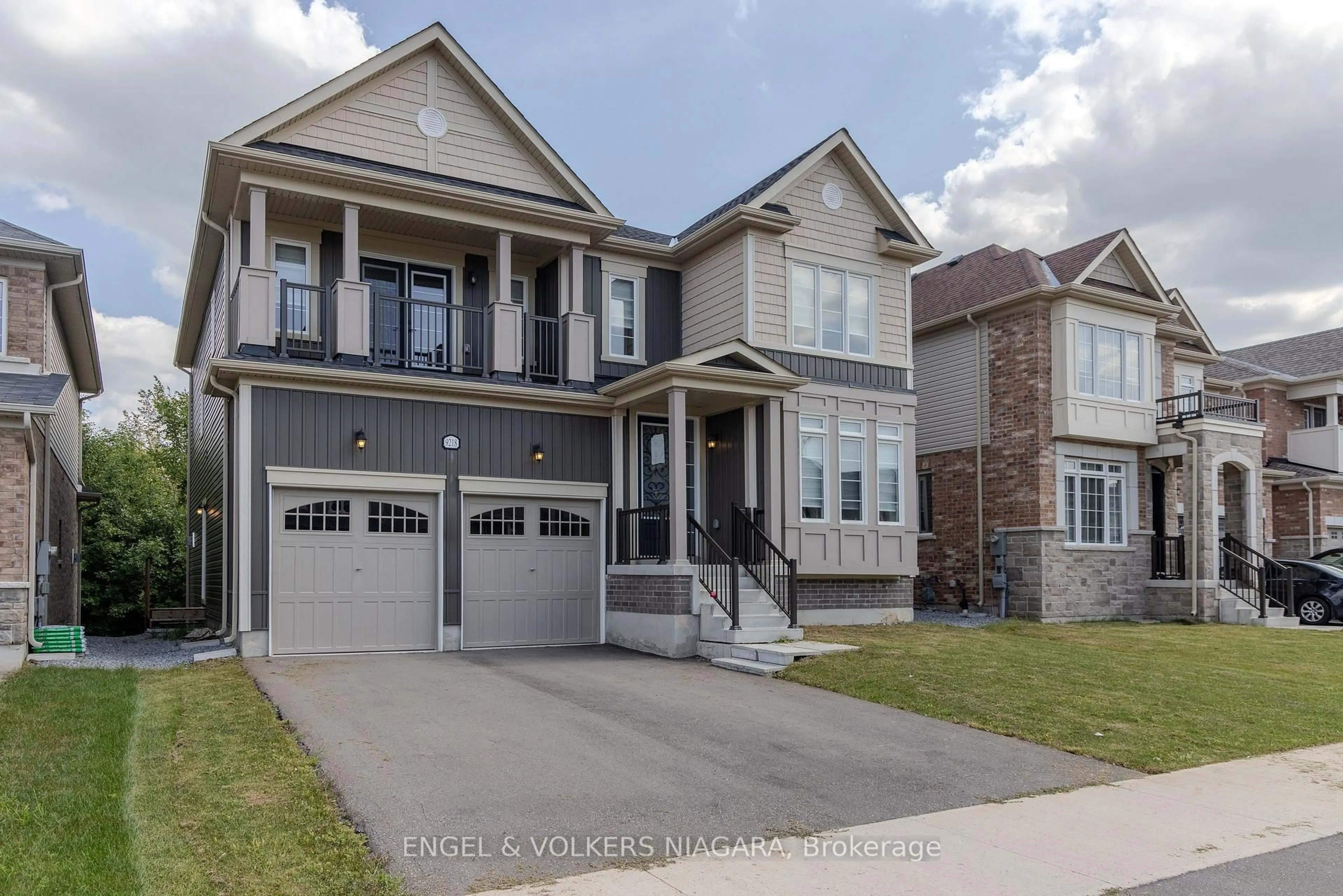 Home with brick exterior material, street for 9218 White Oak Ave, Niagara Falls Ontario L2G 0E9
