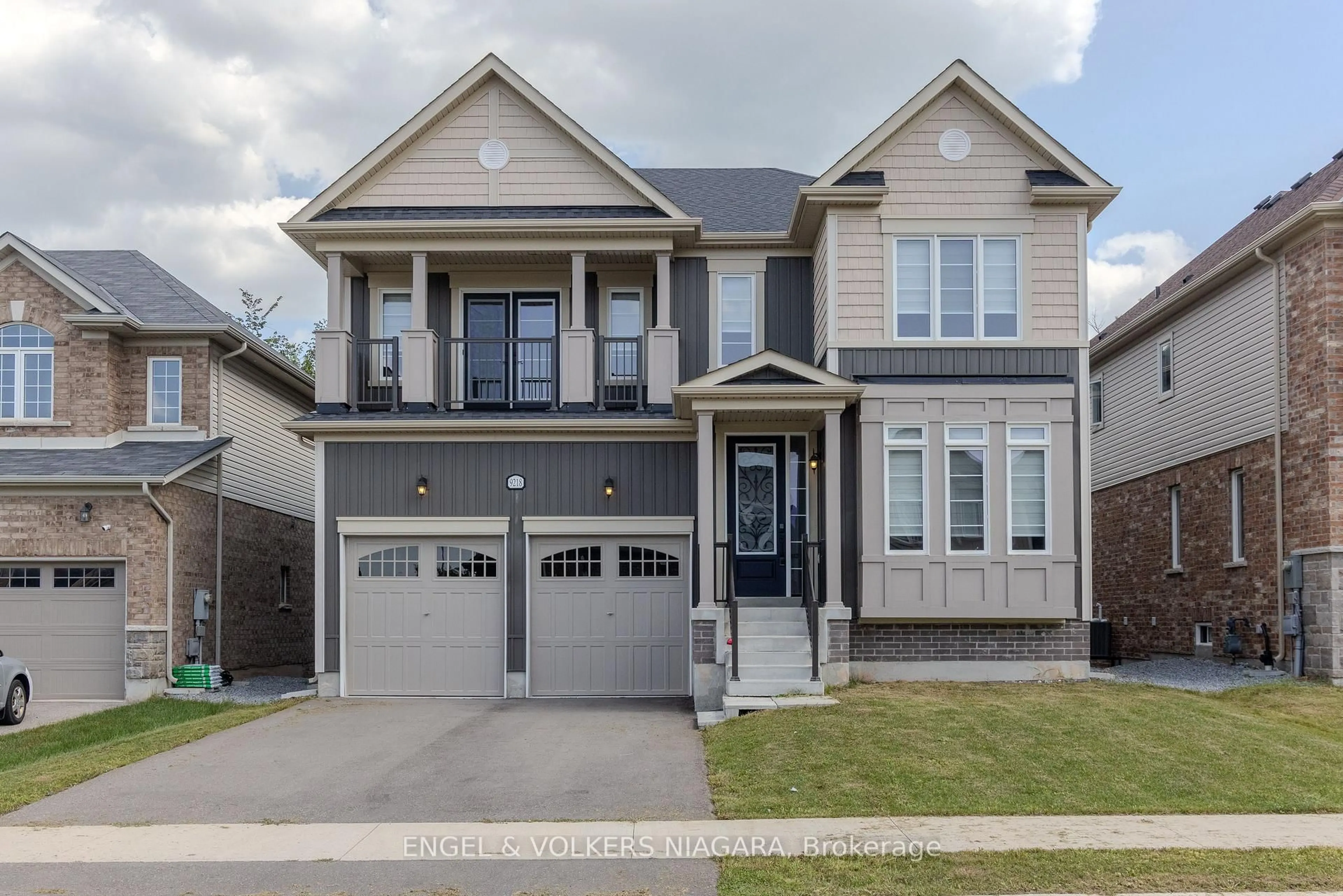 Home with brick exterior material, street for 9218 White Oak Ave, Niagara Falls Ontario L2G 0E9