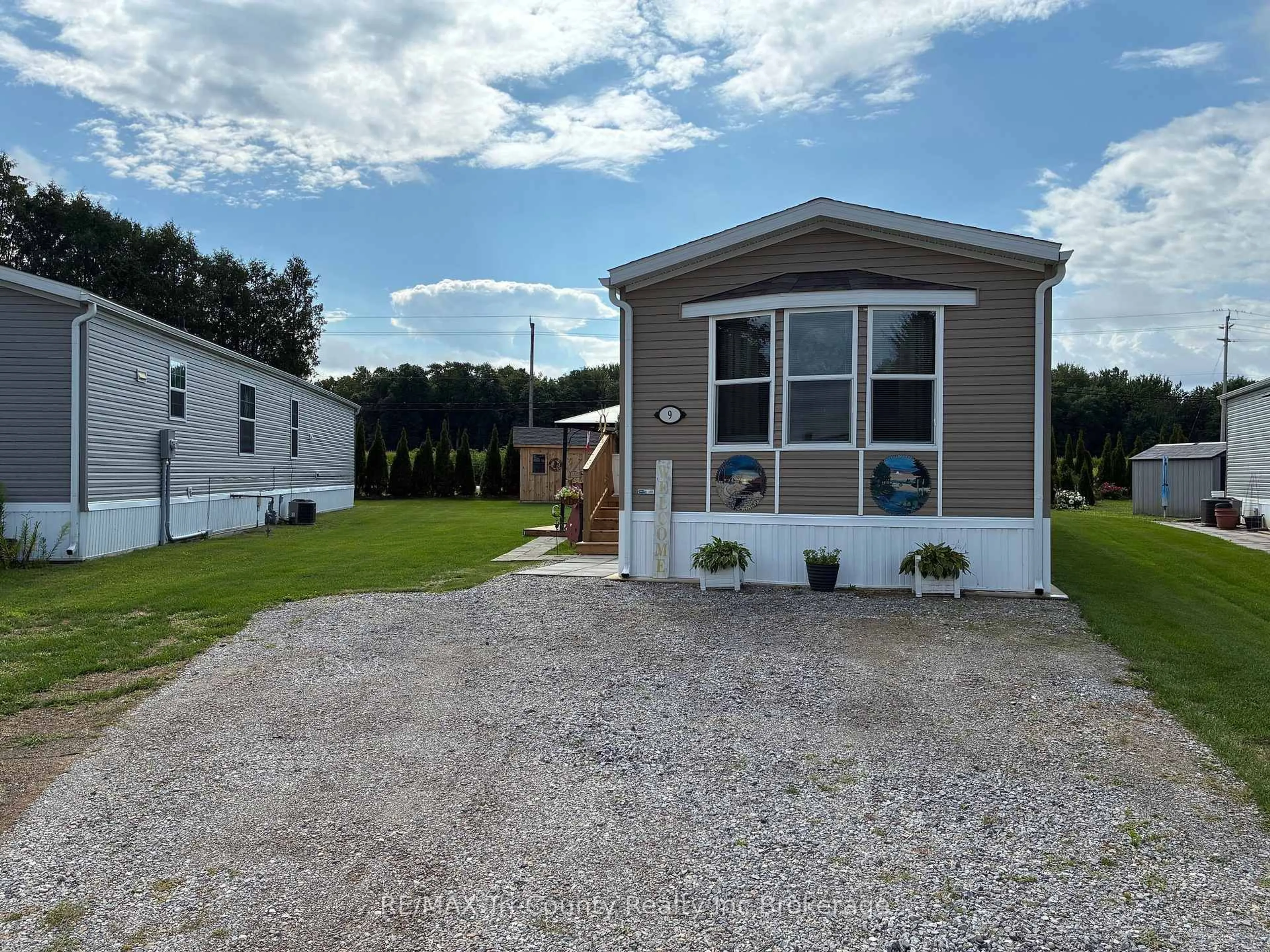 Home with vinyl exterior material, water/lake/river/ocean view for 11981 Plank Rd, Bayham Ontario N4G 4G9