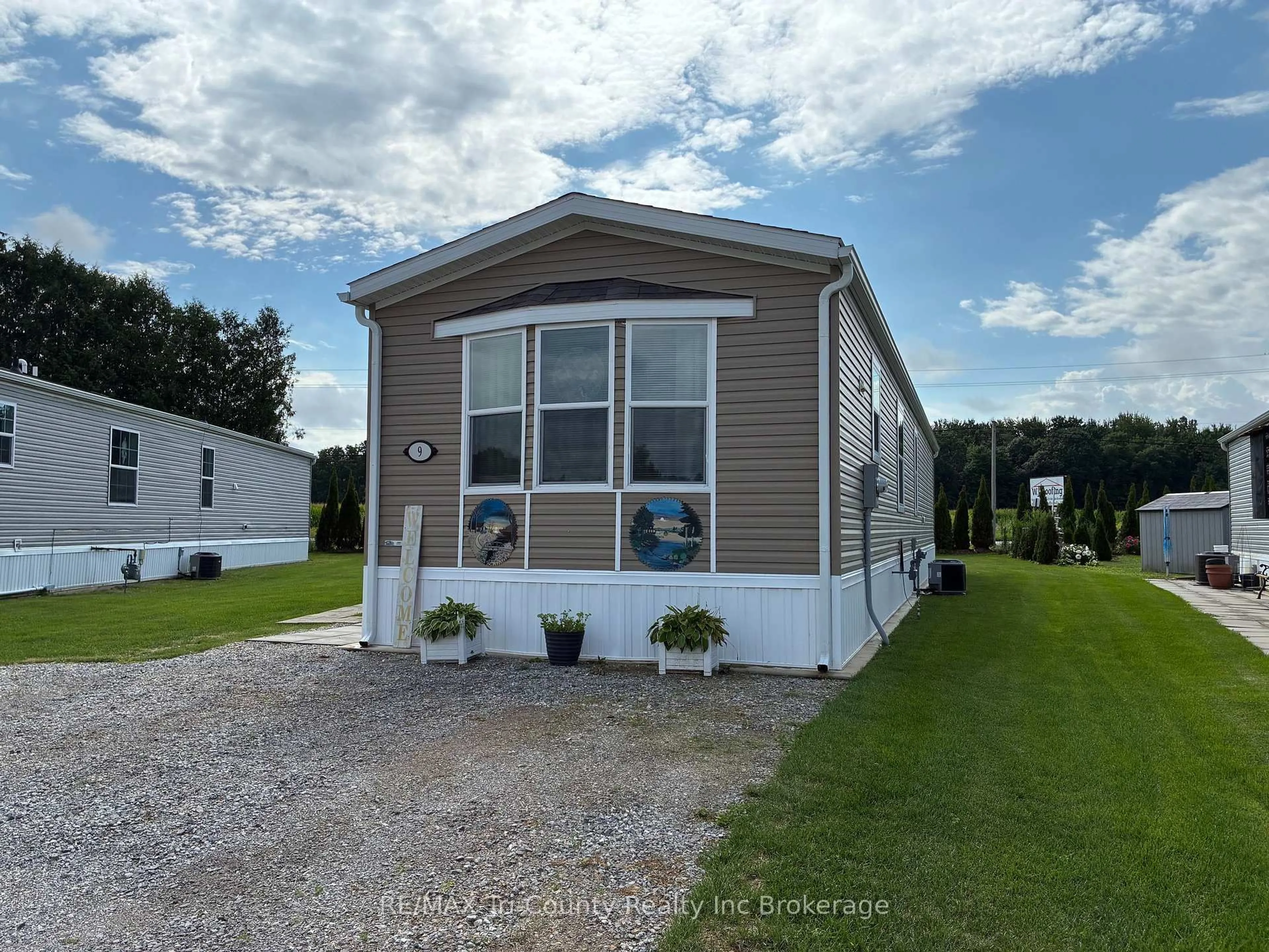 Home with vinyl exterior material, water/lake/river/ocean view for 11981 Plank Rd, Bayham Ontario N4G 4G9