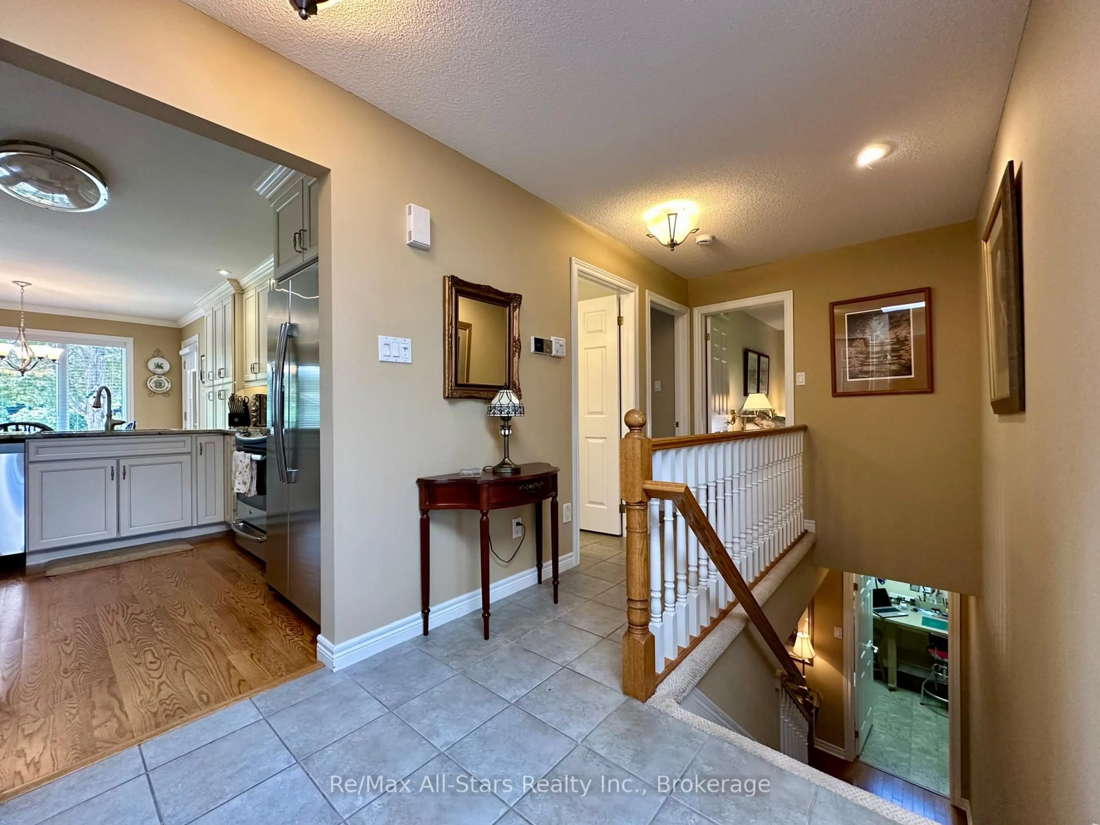 Indoor entryway for 42 Island Bay Dr, Kawartha Lakes Ontario K0M 1A0