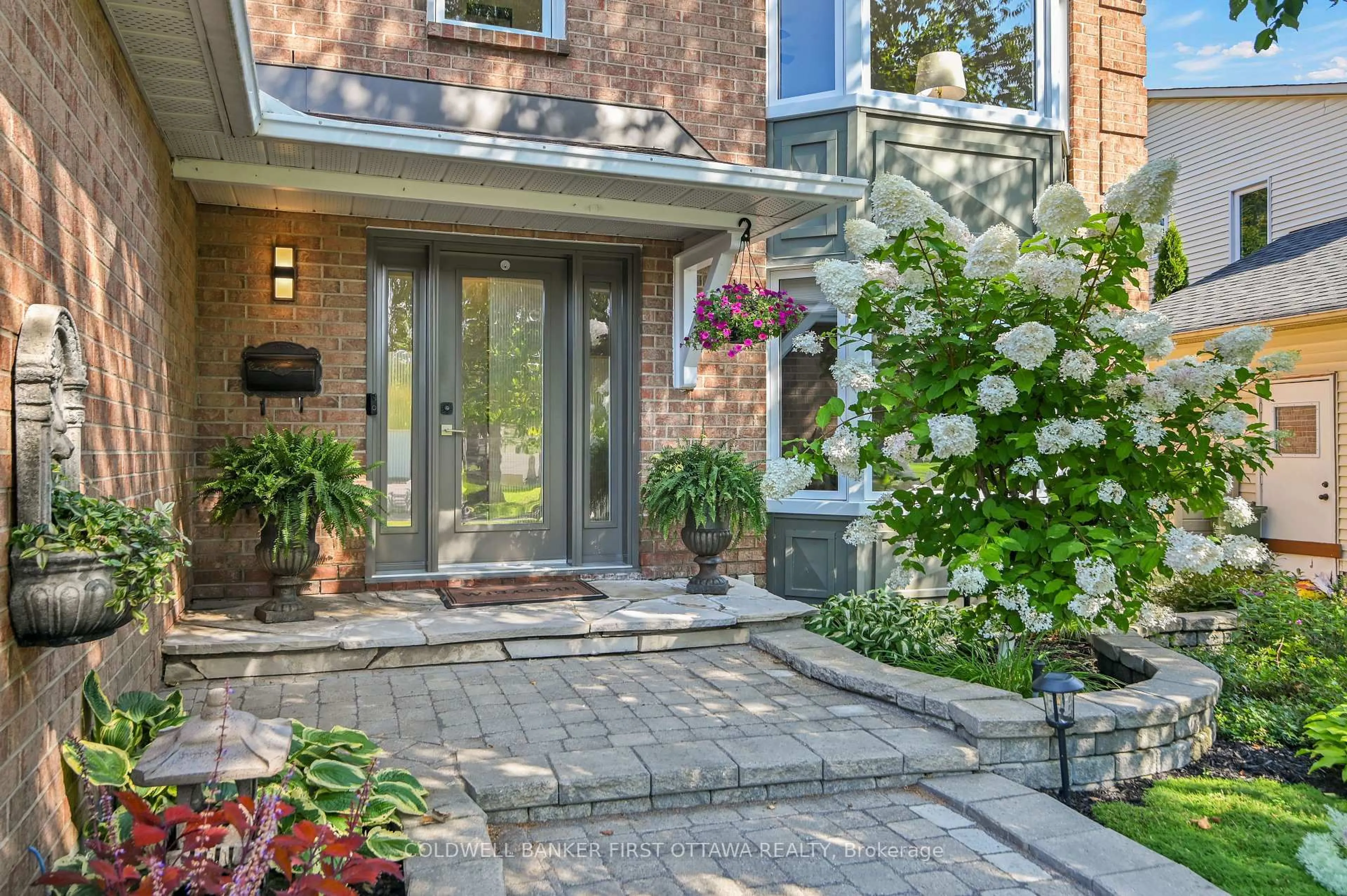 Indoor entryway for 605 Brookridge Cres, Orleans Ontario K4A 1Z6
