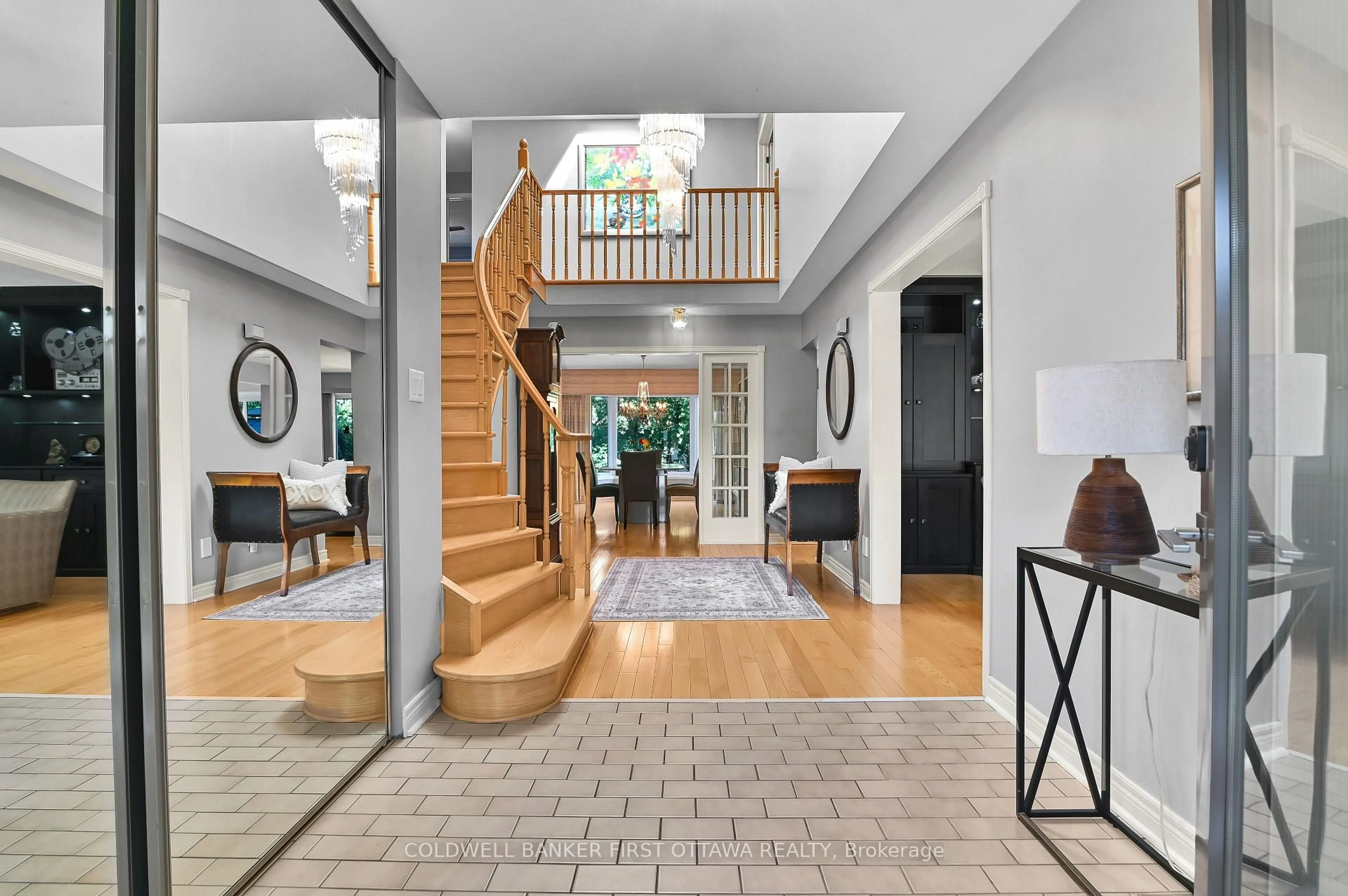 Indoor entryway for 605 Brookridge Cres, Orleans Ontario K4A 1Z6
