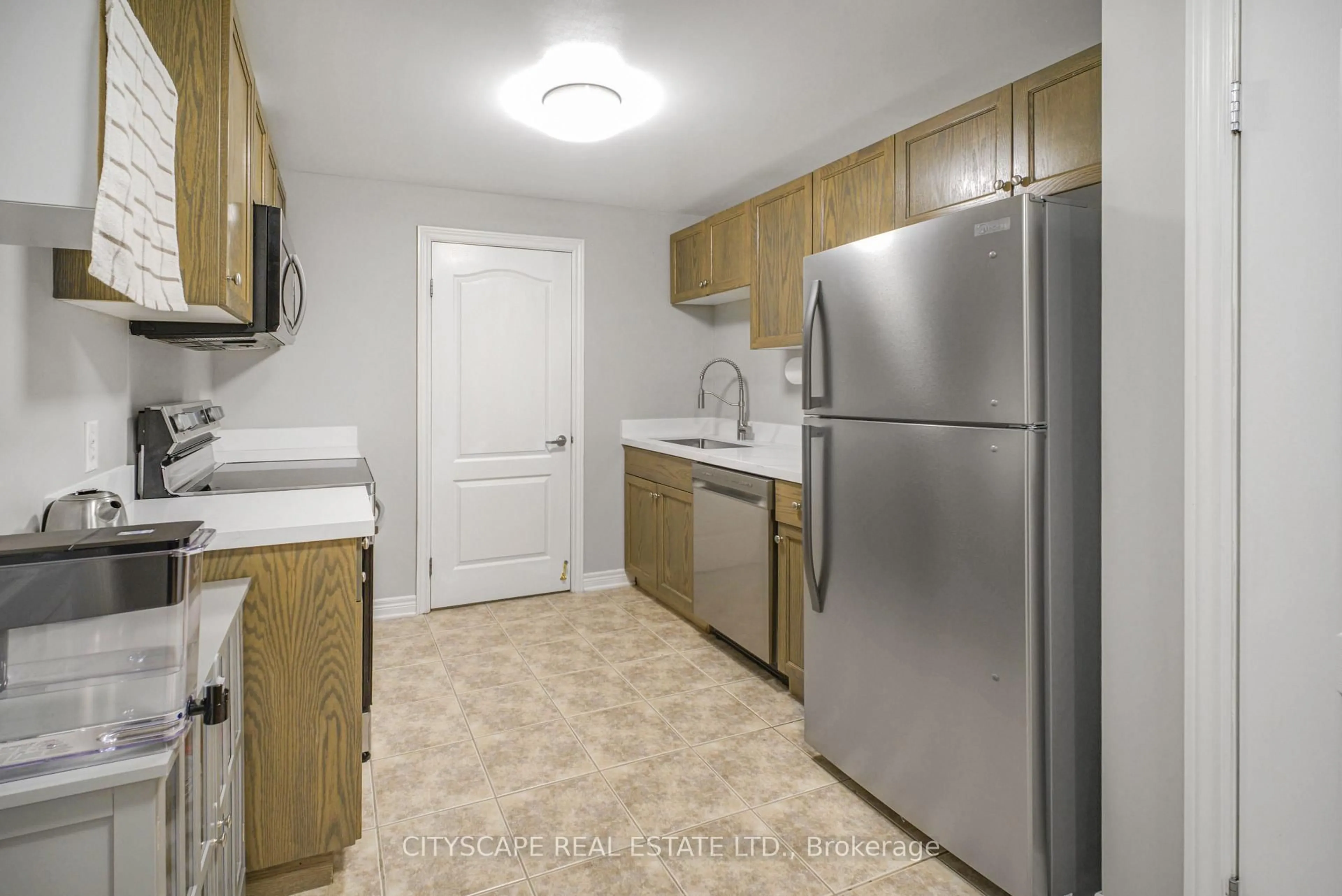 Standard kitchen, unknown for 6350 Dorchester Rd #104, Niagara Falls Ontario L2G 0A1