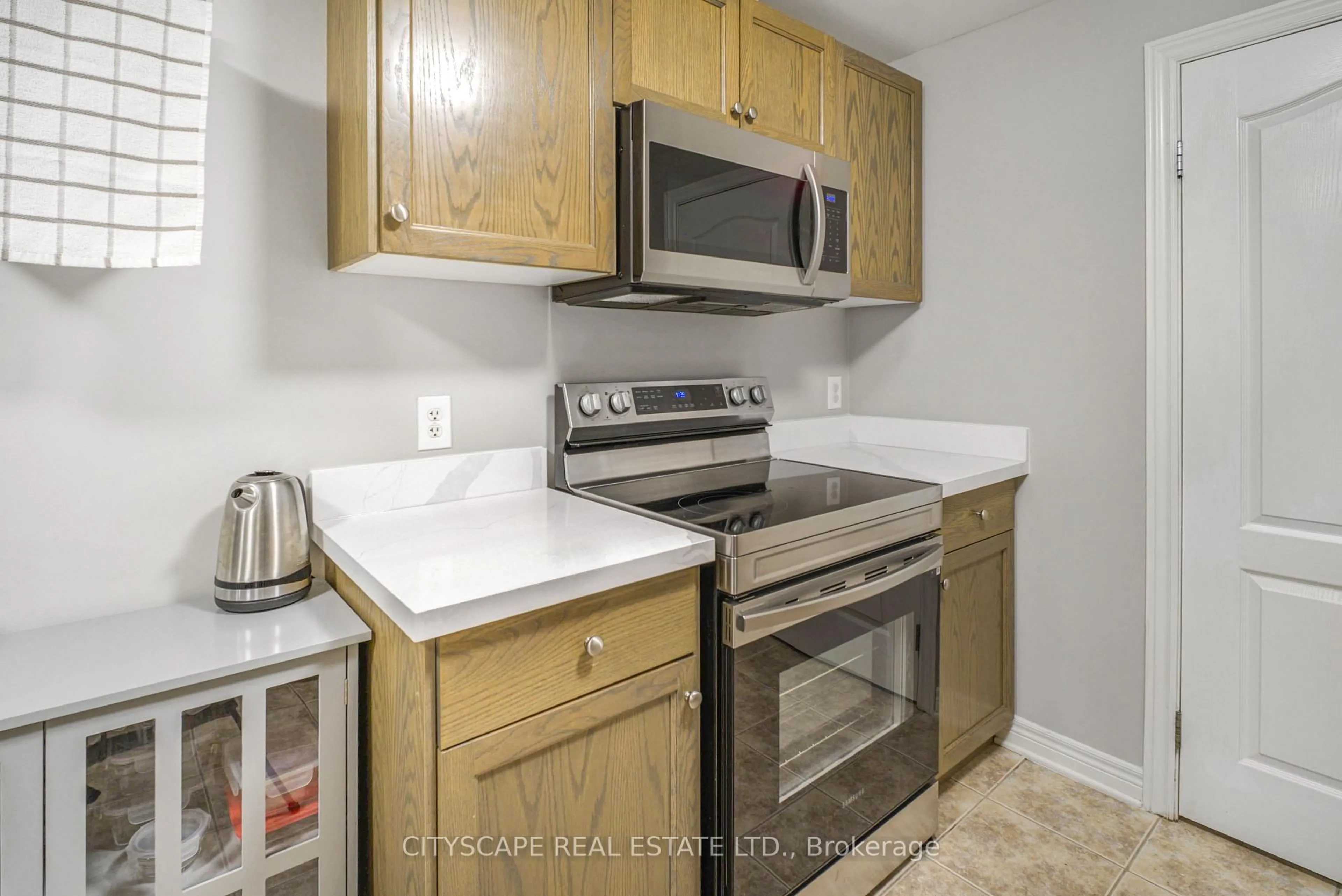 Standard kitchen, unknown for 6350 Dorchester Rd #104, Niagara Falls Ontario L2G 0A1