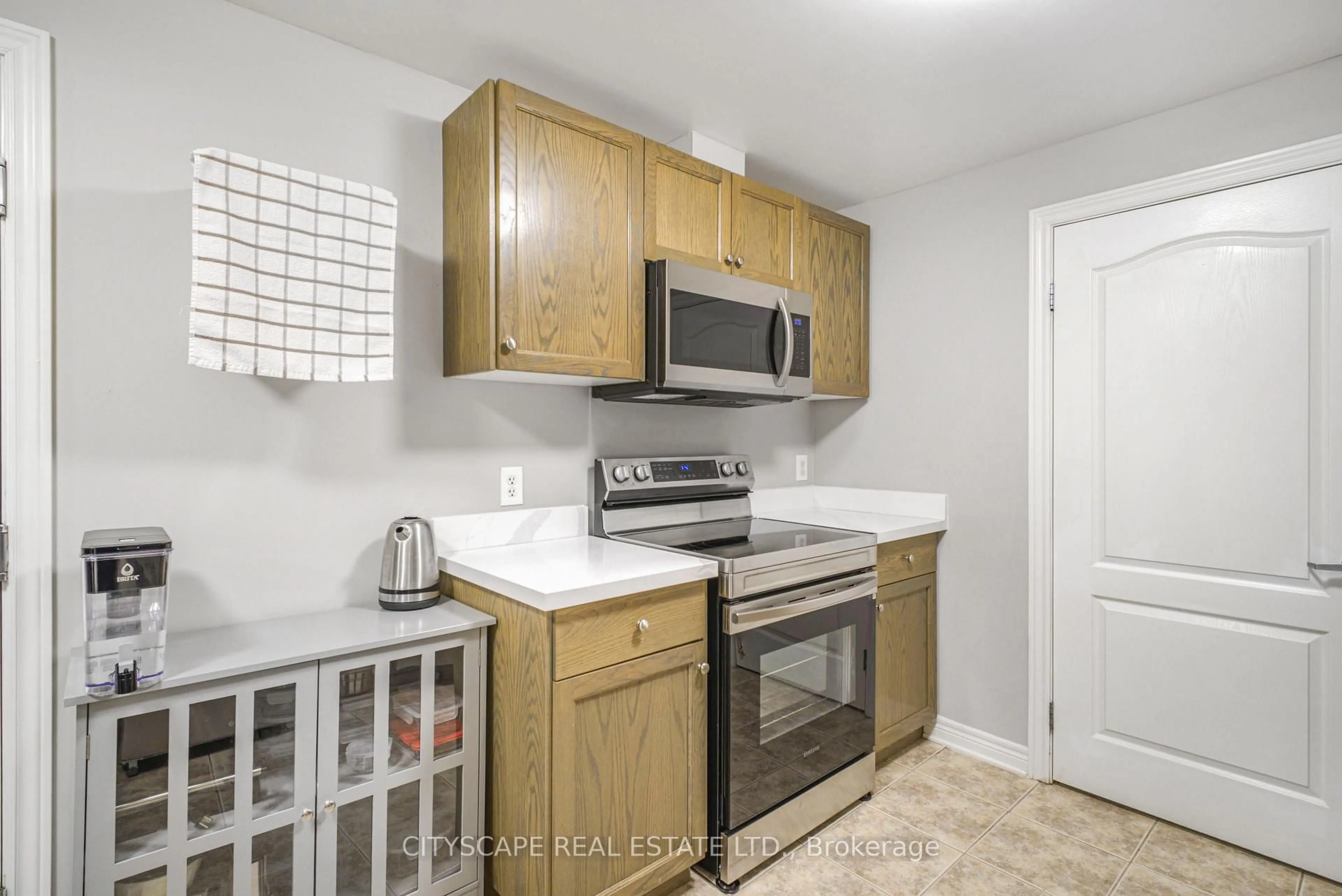 Standard kitchen, unknown for 6350 Dorchester Rd #104, Niagara Falls Ontario L2G 0A1