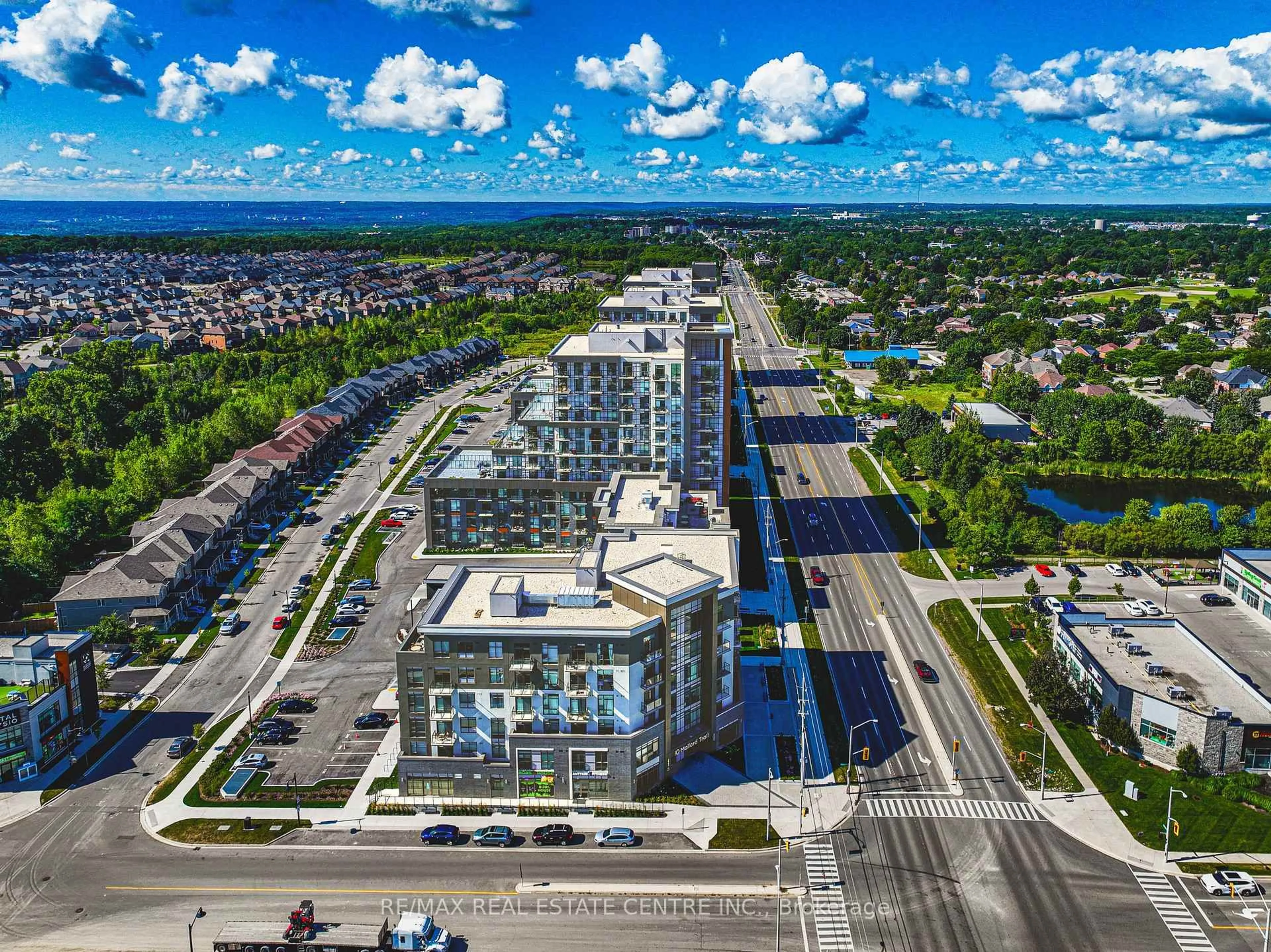 A pic from outside/outdoor area/front of a property/back of a property/a pic from drone, street for 470 Dundas St #1202, Hamilton Ontario L8B 2A6