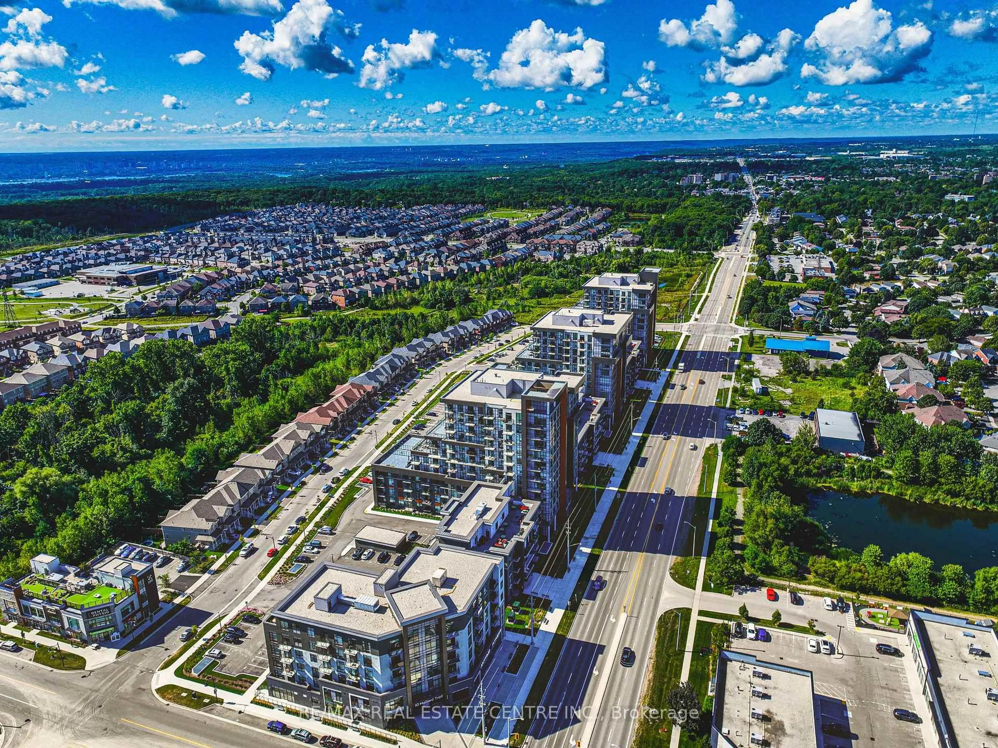 A pic from outside/outdoor area/front of a property/back of a property/a pic from drone, street for 470 Dundas St #1202, Hamilton Ontario L8B 2A6