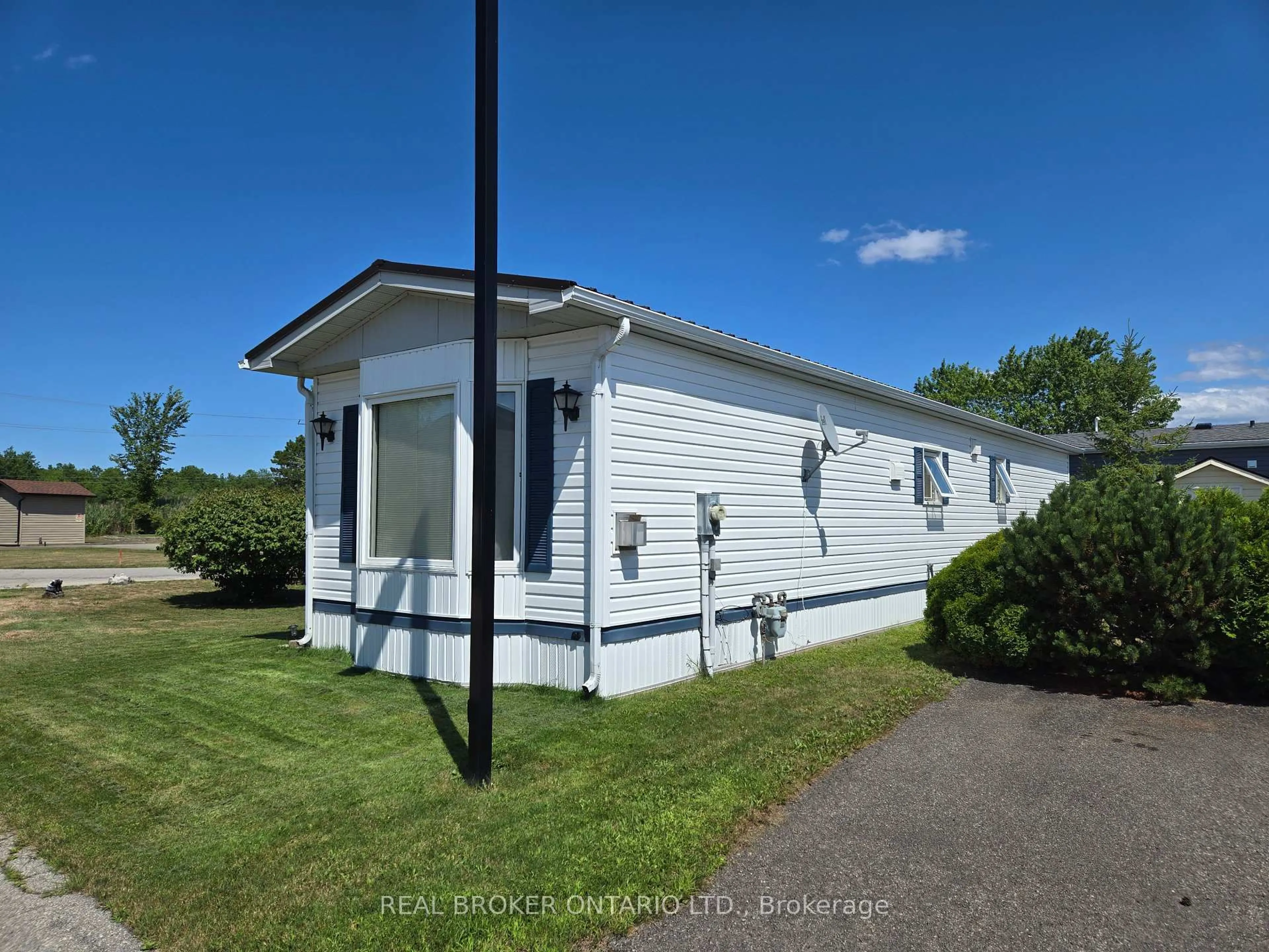 A pic from outside/outdoor area/front of a property/back of a property/a pic from drone, unknown for 3033 Townline Rd #10, Fort Erie Ontario L0S 1S1
