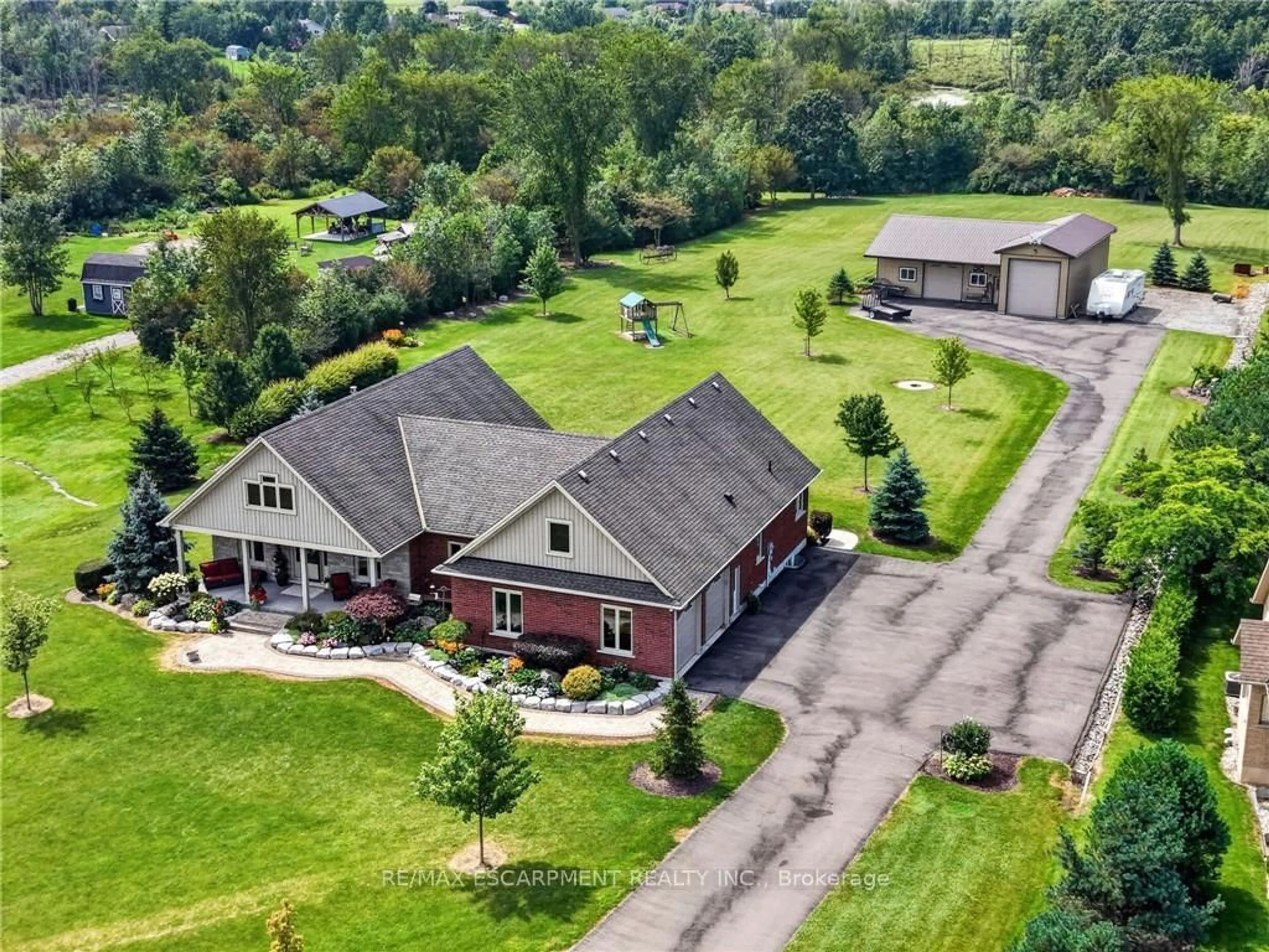 A pic from outside/outdoor area/front of a property/back of a property/a pic from drone, unknown for 846 Regional Road 27, West Lincoln Ontario L0R 2J0