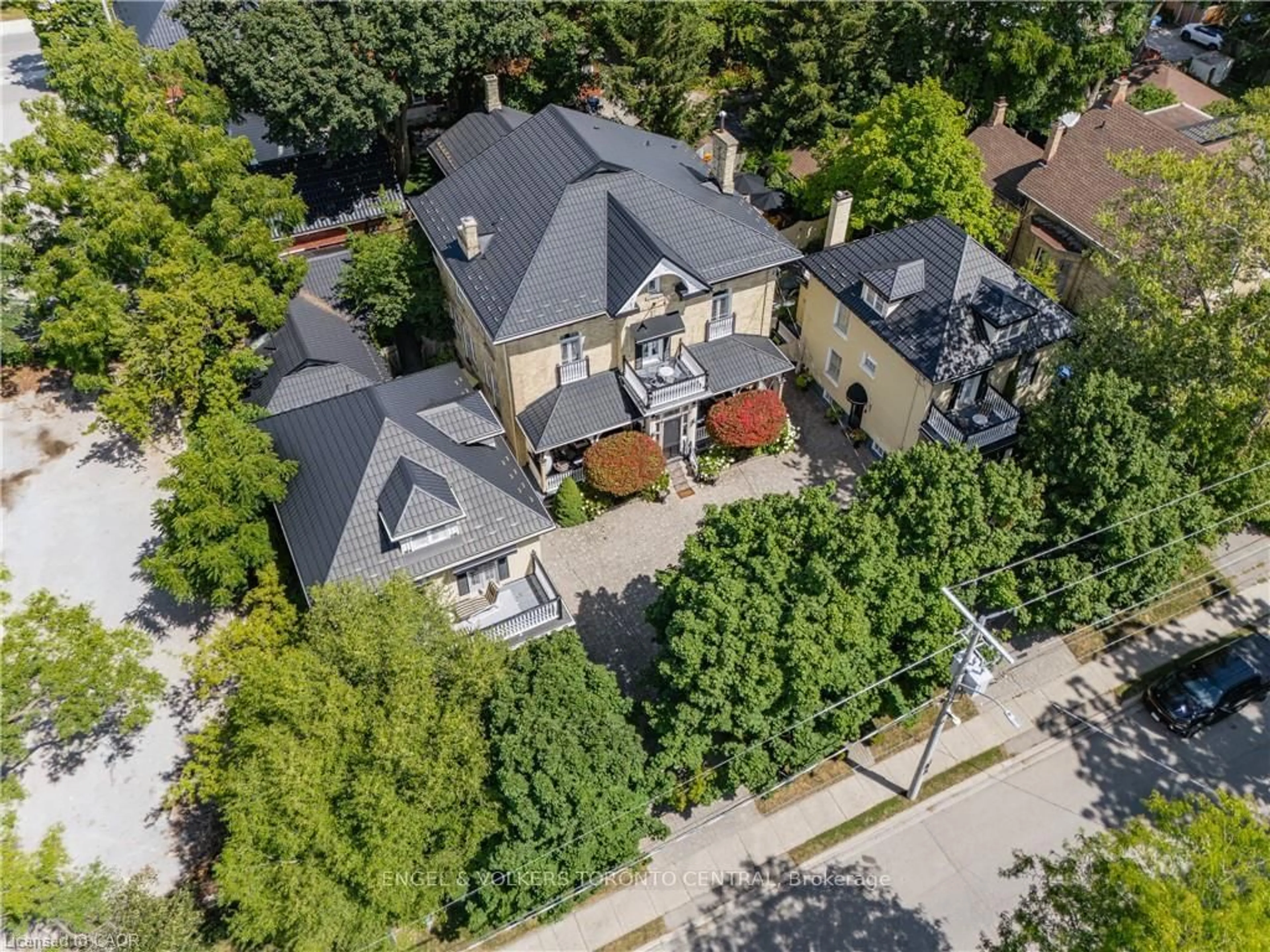 A pic from outside/outdoor area/front of a property/back of a property/a pic from drone, street for 100 Brunswick St, Stratford Ontario N5A 3M1
