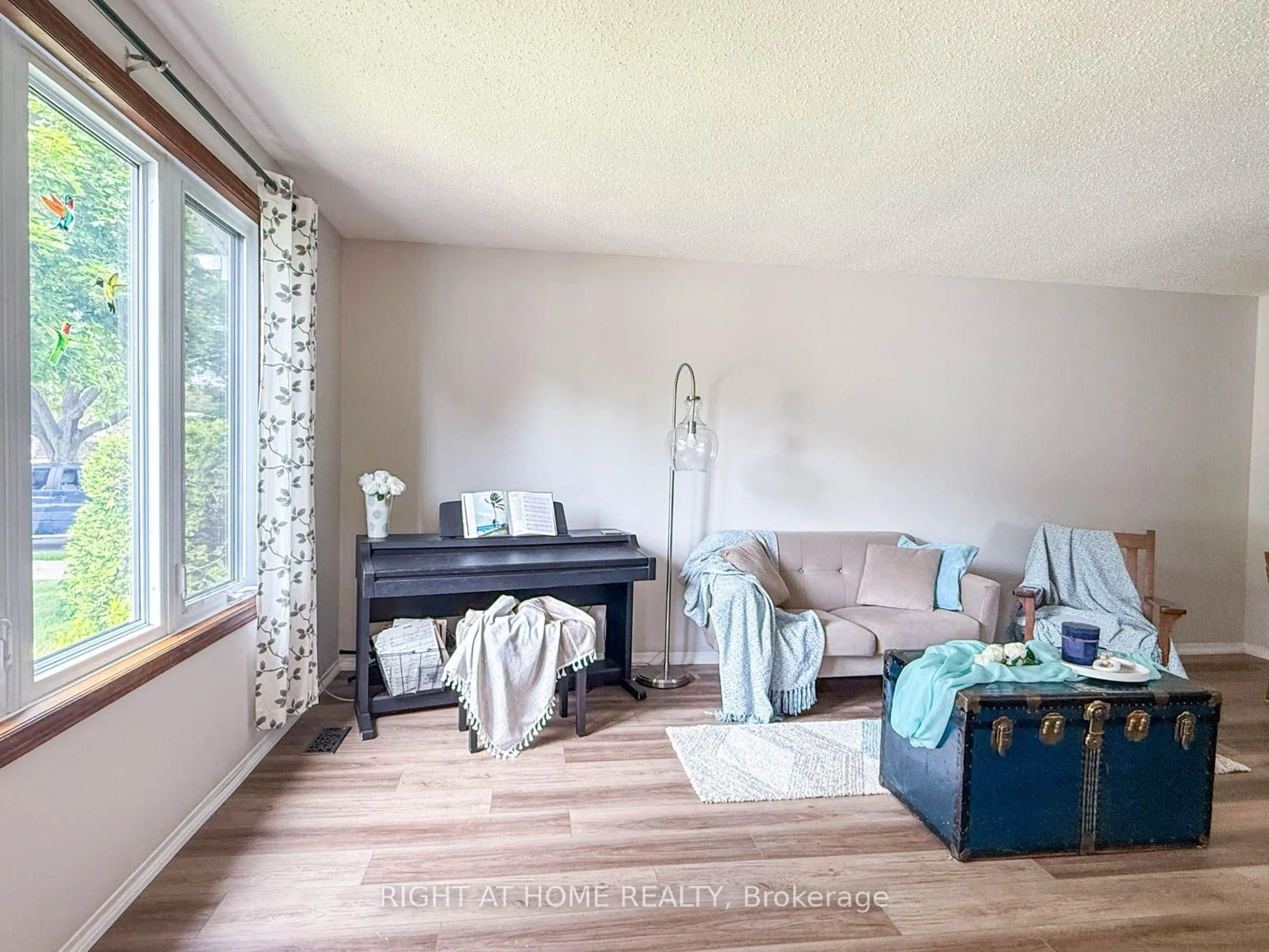Living room with furniture, wood/laminate floor for 2623 Kaymar Cres, Sarnia Ontario N0N 1C0
