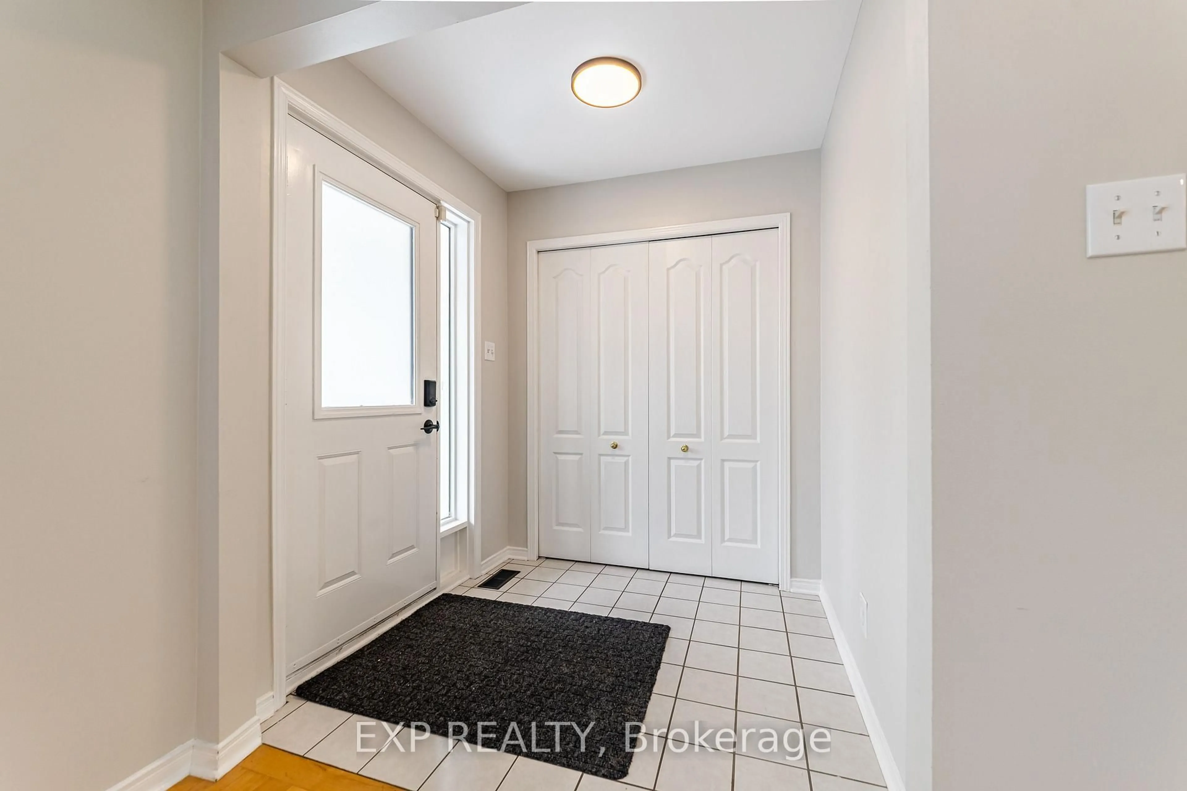 Indoor entryway for 511 Townline Rd, North Grenville Ontario K0G 1J0