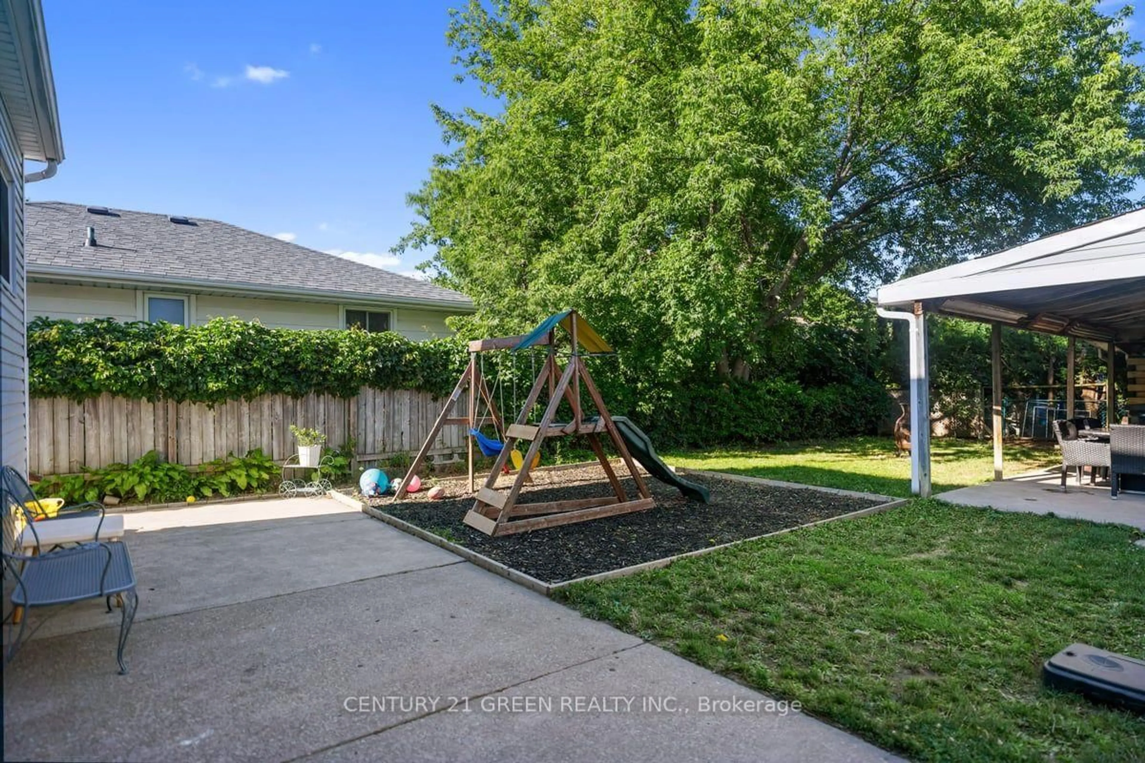 Patio, street for 506 Niagara St St, St. Catharines Ontario L2M 3P5