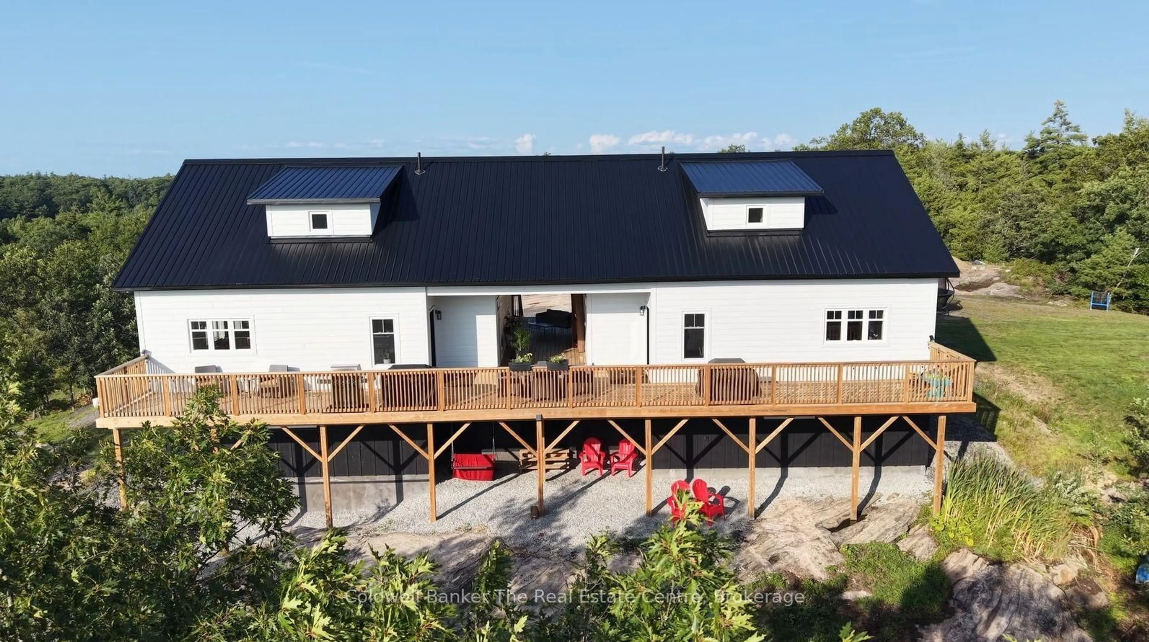 A pic from outside/outdoor area/front of a property/back of a property/a pic from drone, building for 1317 North Muldrew Lake Rd, Gravenhurst Ontario P1P 1V5