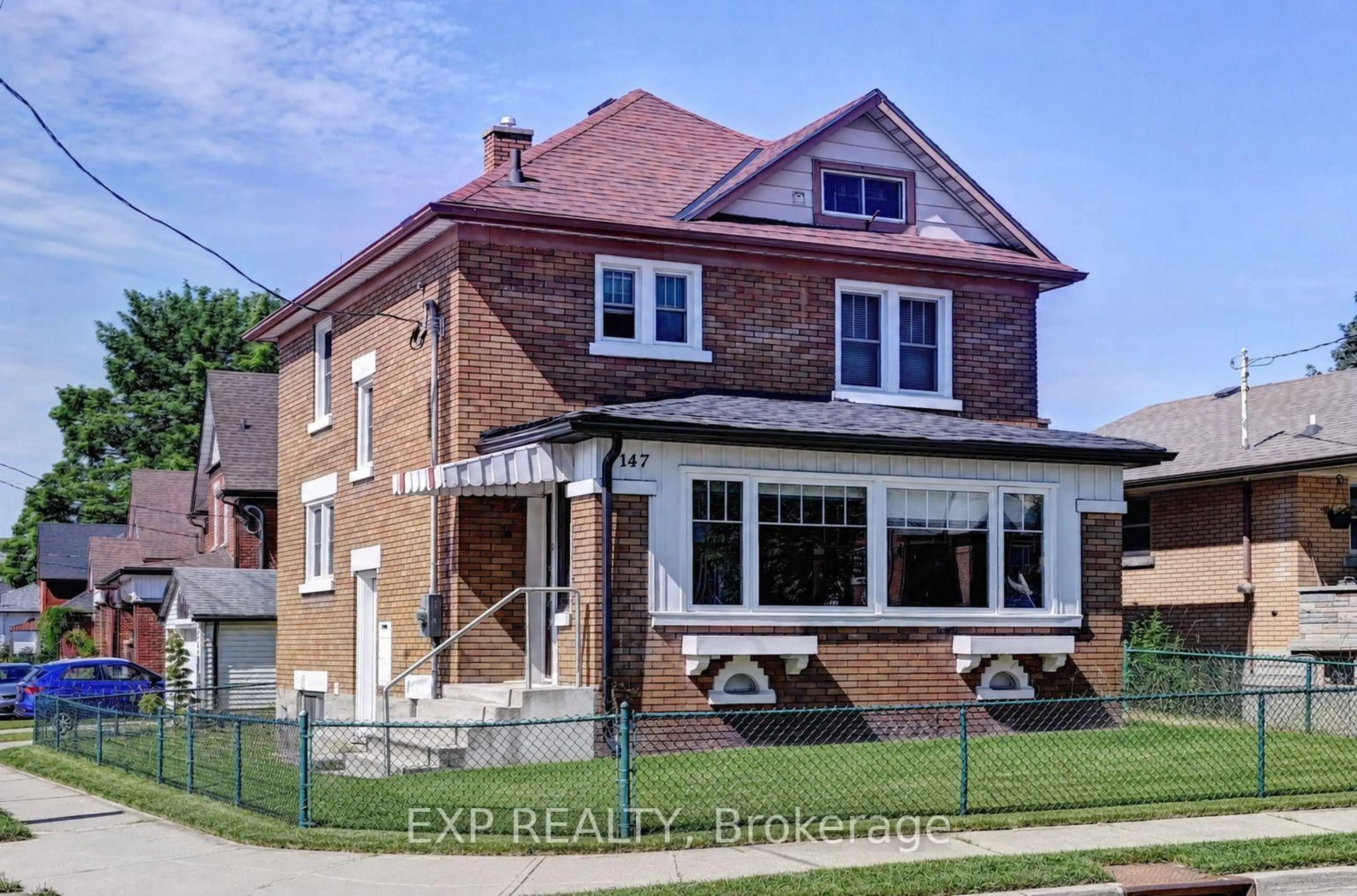 Home with brick exterior material, street for 147 Courtland Ave, Kitchener Ontario N2G 2T9