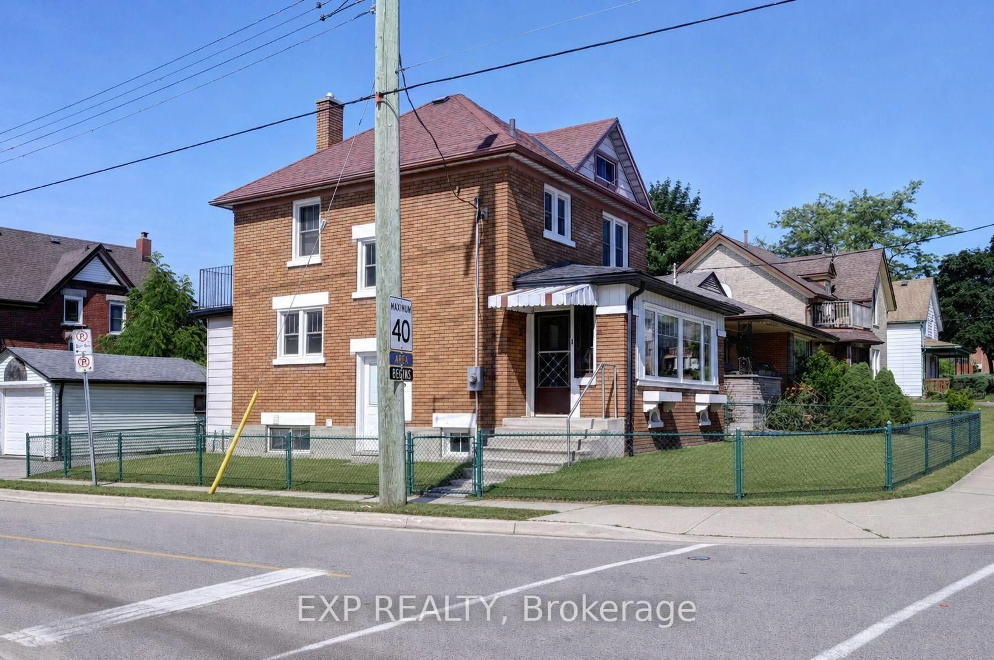 Home with brick exterior material, building for 147 Courtland Ave, Kitchener Ontario N2G 2T9