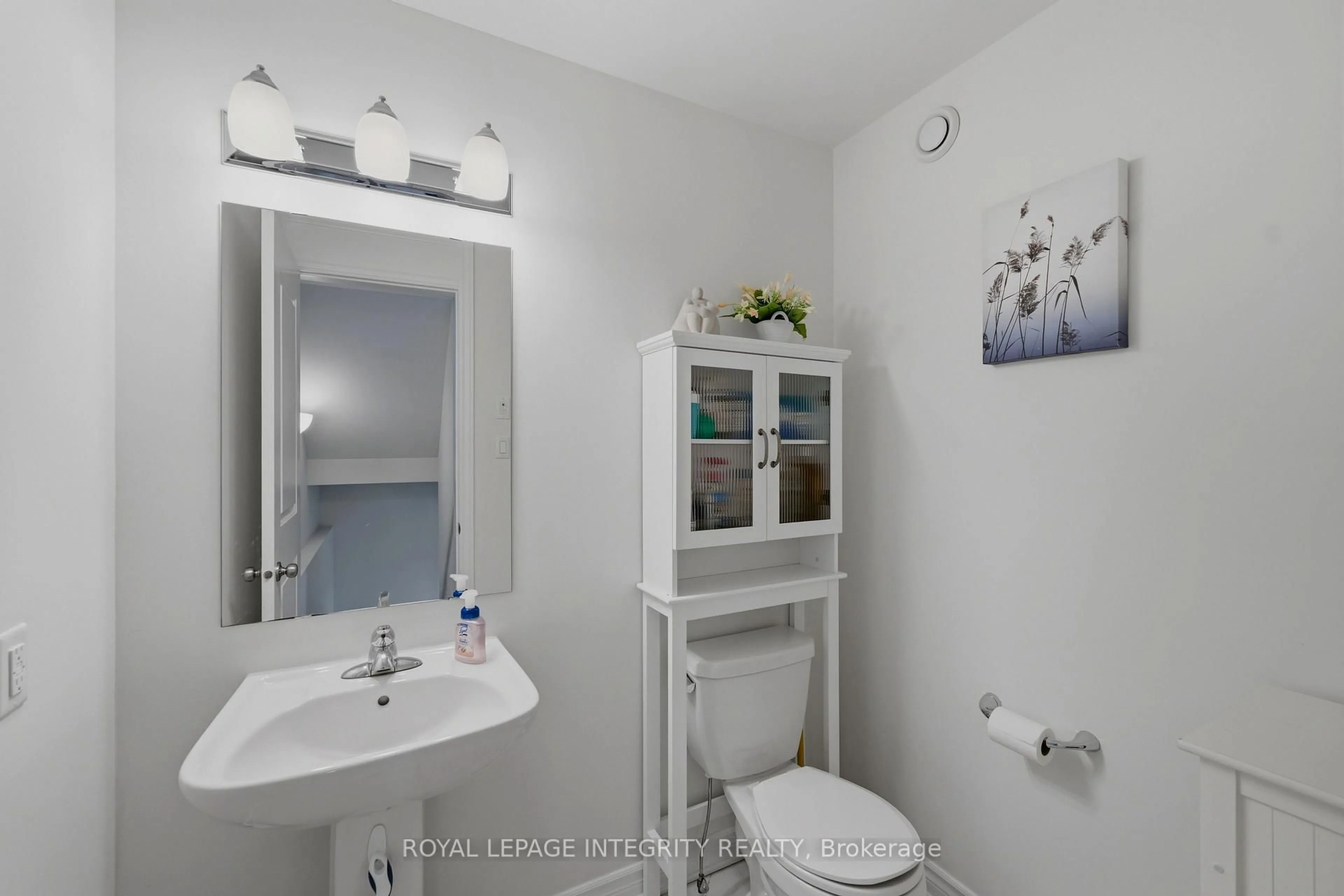 Standard bathroom, ceramic/tile floor for 43 Cento Way, Ottawa Ontario K2S 0W4