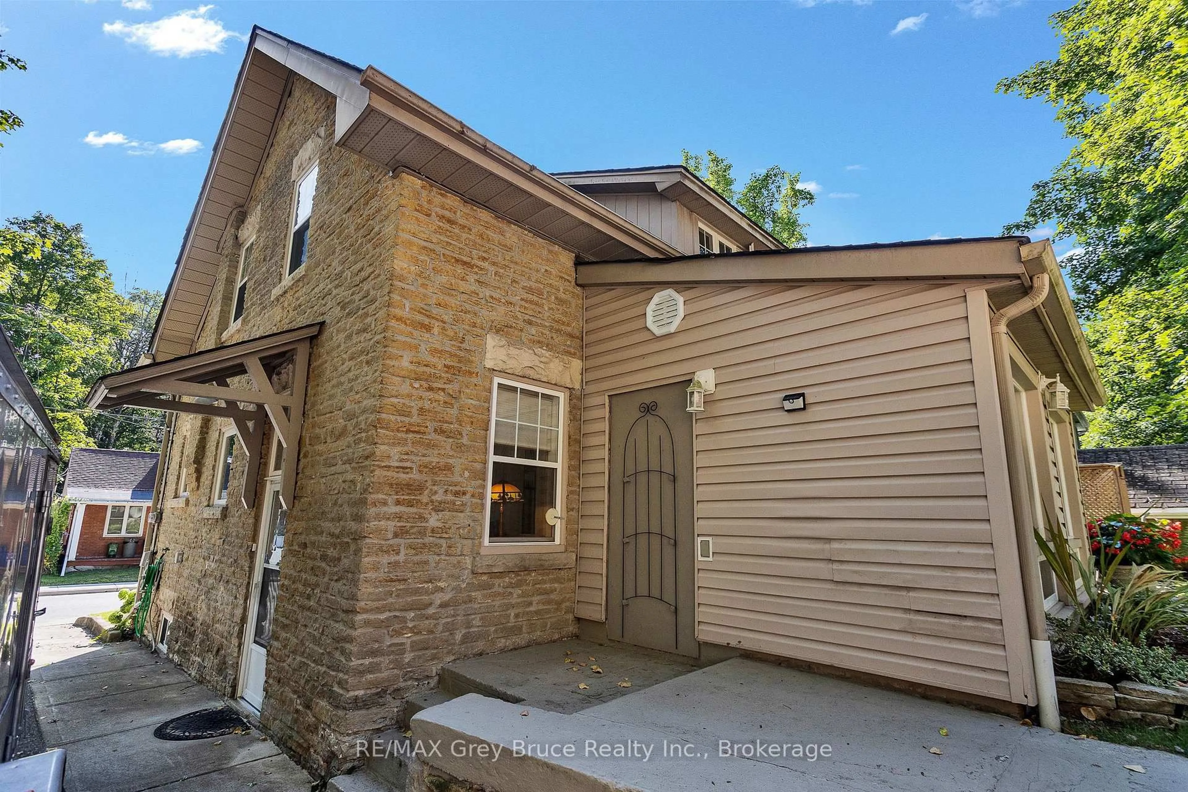 Unknown for 772 3rd Ave, Owen Sound Ontario N4K 4P3